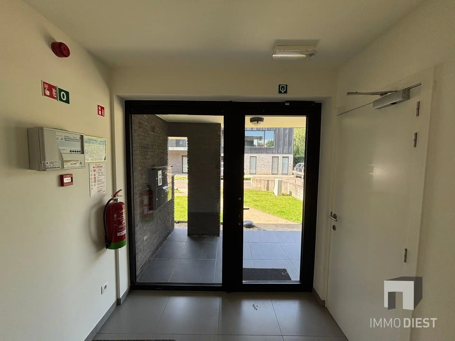 gelijkvloers appartement met tuin, drie slaapkamers! foto 3