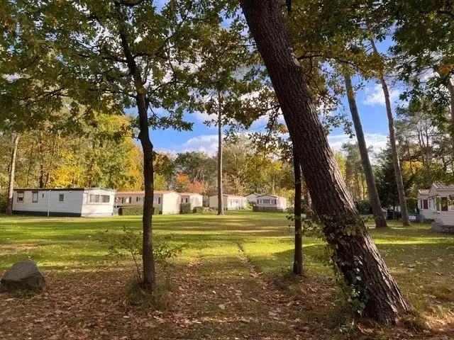 Stacaravan te Zilverstrand voor 8 personen met tuinhuis en terras. foto {{pictureIndex}}