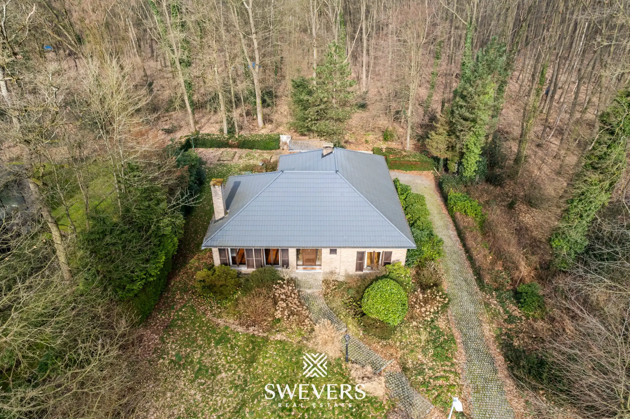 Hoofdfoto van de publicatie: Charmante open bebouwing met 3 slpks, kelder en garage op 14a28ca