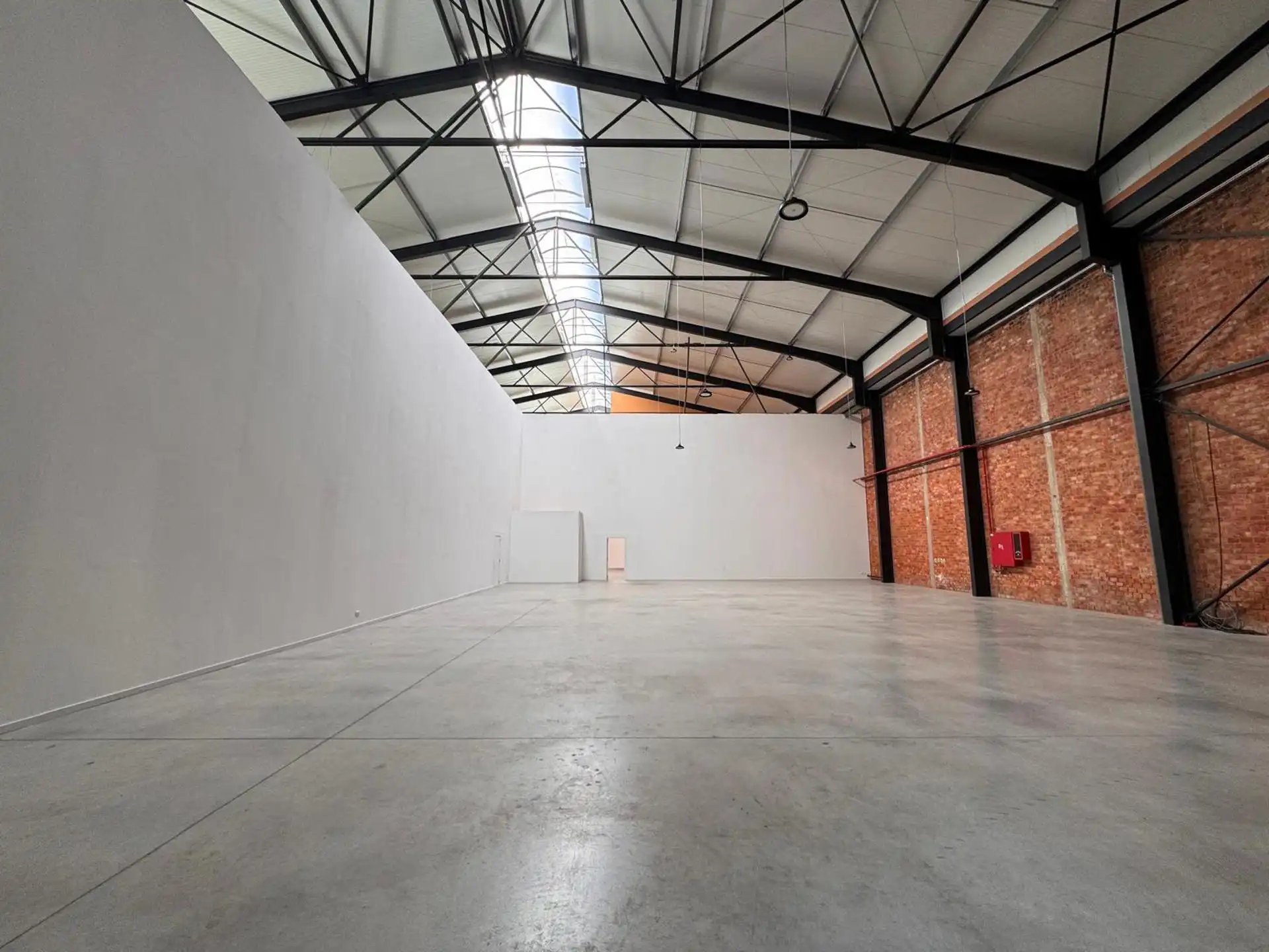 Semi-industrieel bedrijfsgebouw te huur in Antwerpen Noord! foto 2