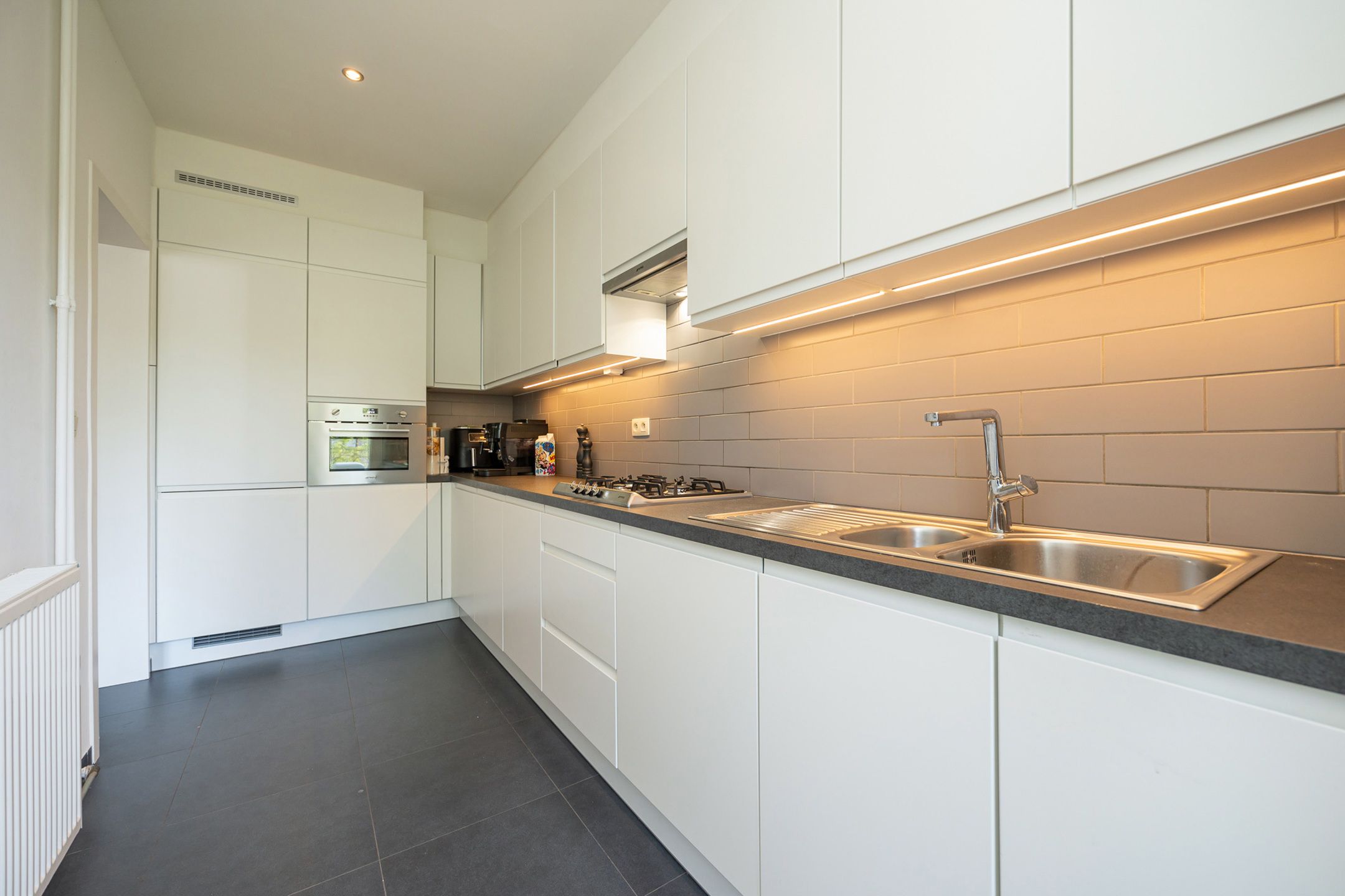 BERCHEM - Zonnig appartement in Pulhofbuurt foto 5