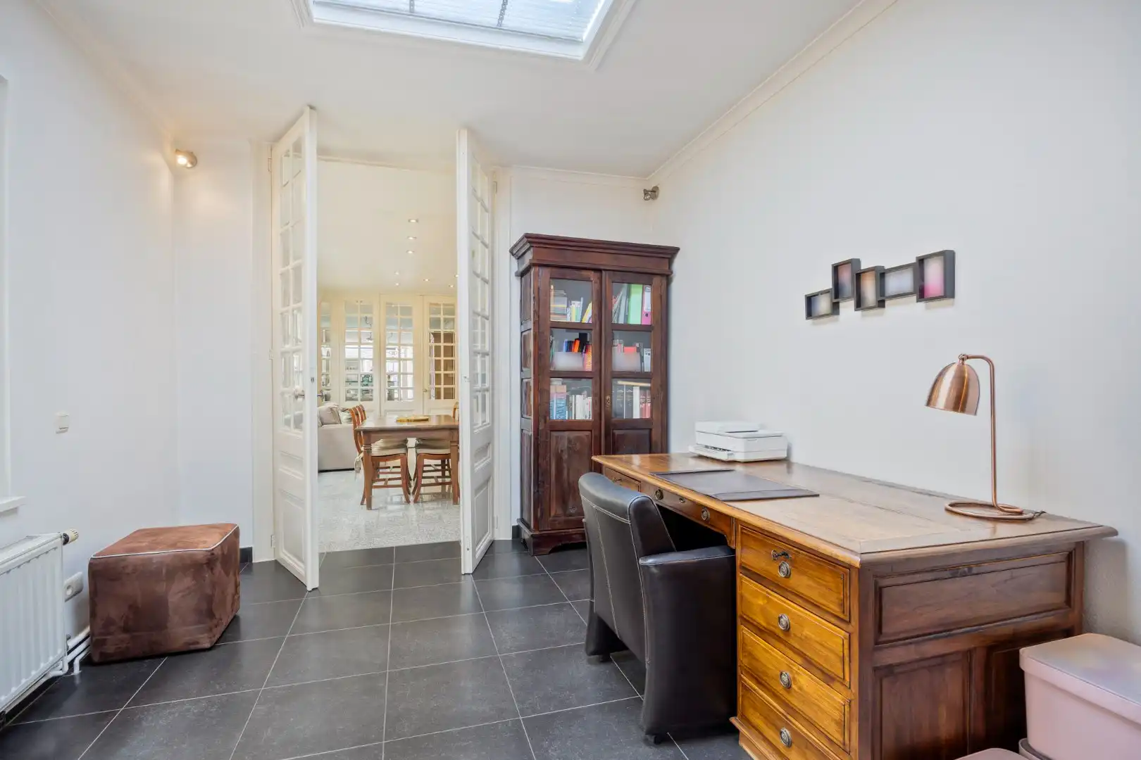 Ruime handelswoning met terras, dubbele garage en 2 parkeerplaatsen in Mol-centrum ! foto 3