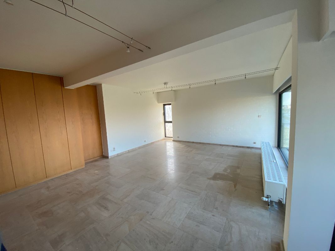Ruim appartement met 2 slaapkamers, centraal gelegen. foto 3