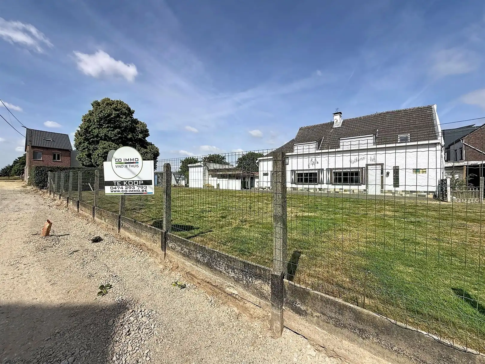 Hoofdfoto van de publicatie: Te renoveren woning OF 2 bouwloten voor open bebouwing