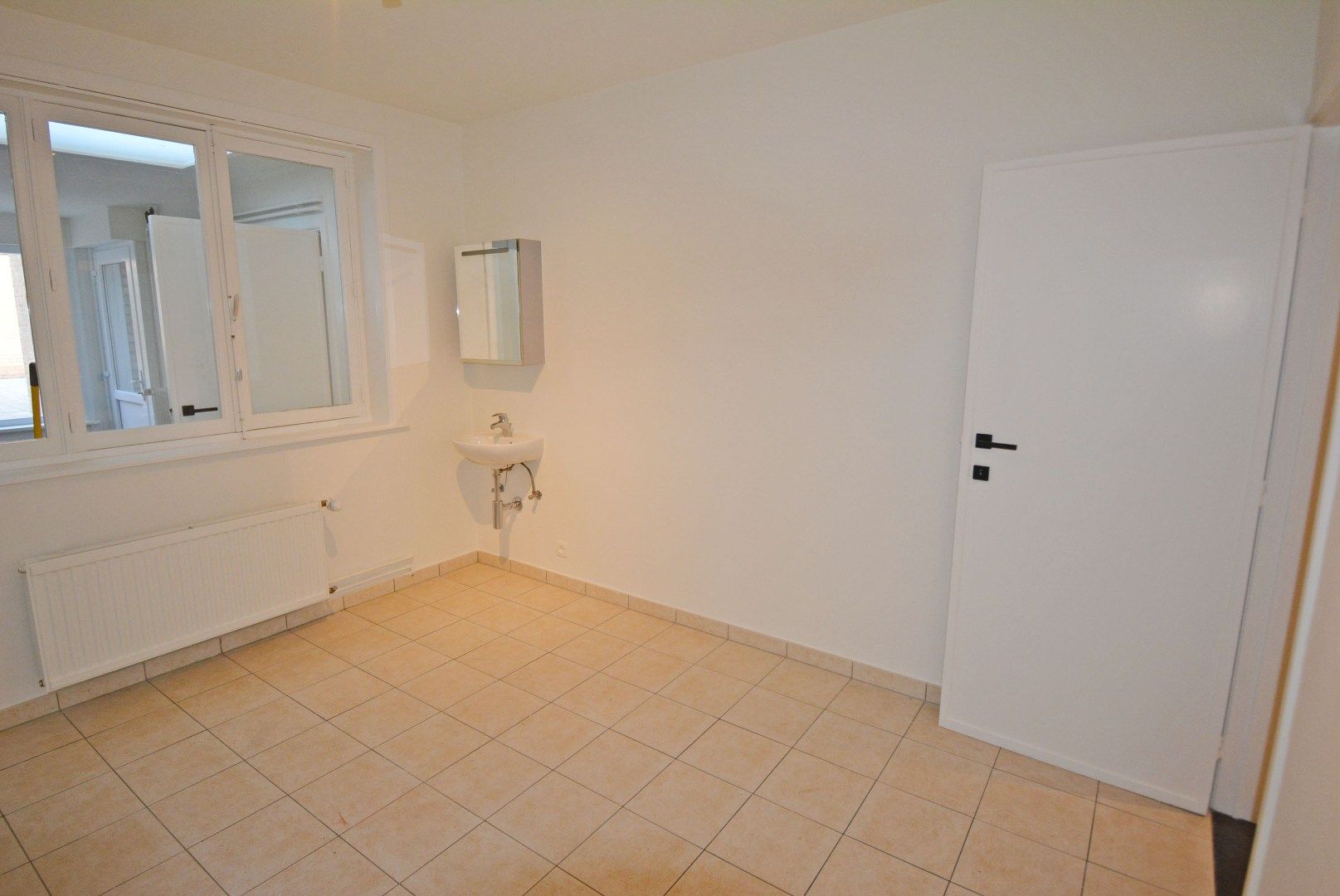 Ruim appartement met 3 slaapkamers in een zijstraat van de Lippenslaan. foto 10