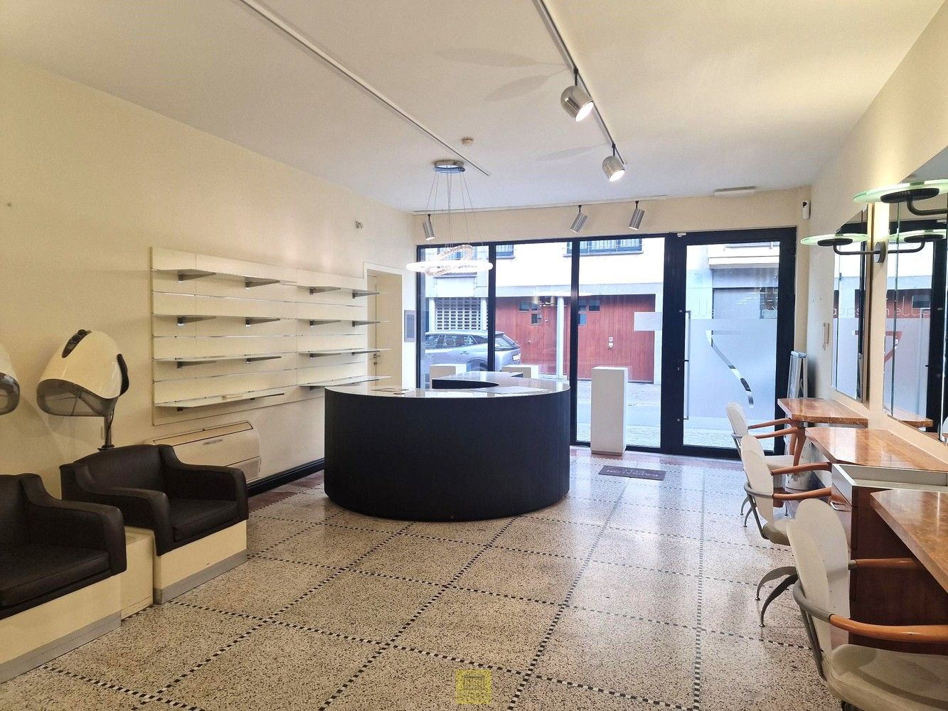Instapklaar handelspand in het centrum van Aalst – topligging tussen Keizersplein en Hopmarkt foto 7