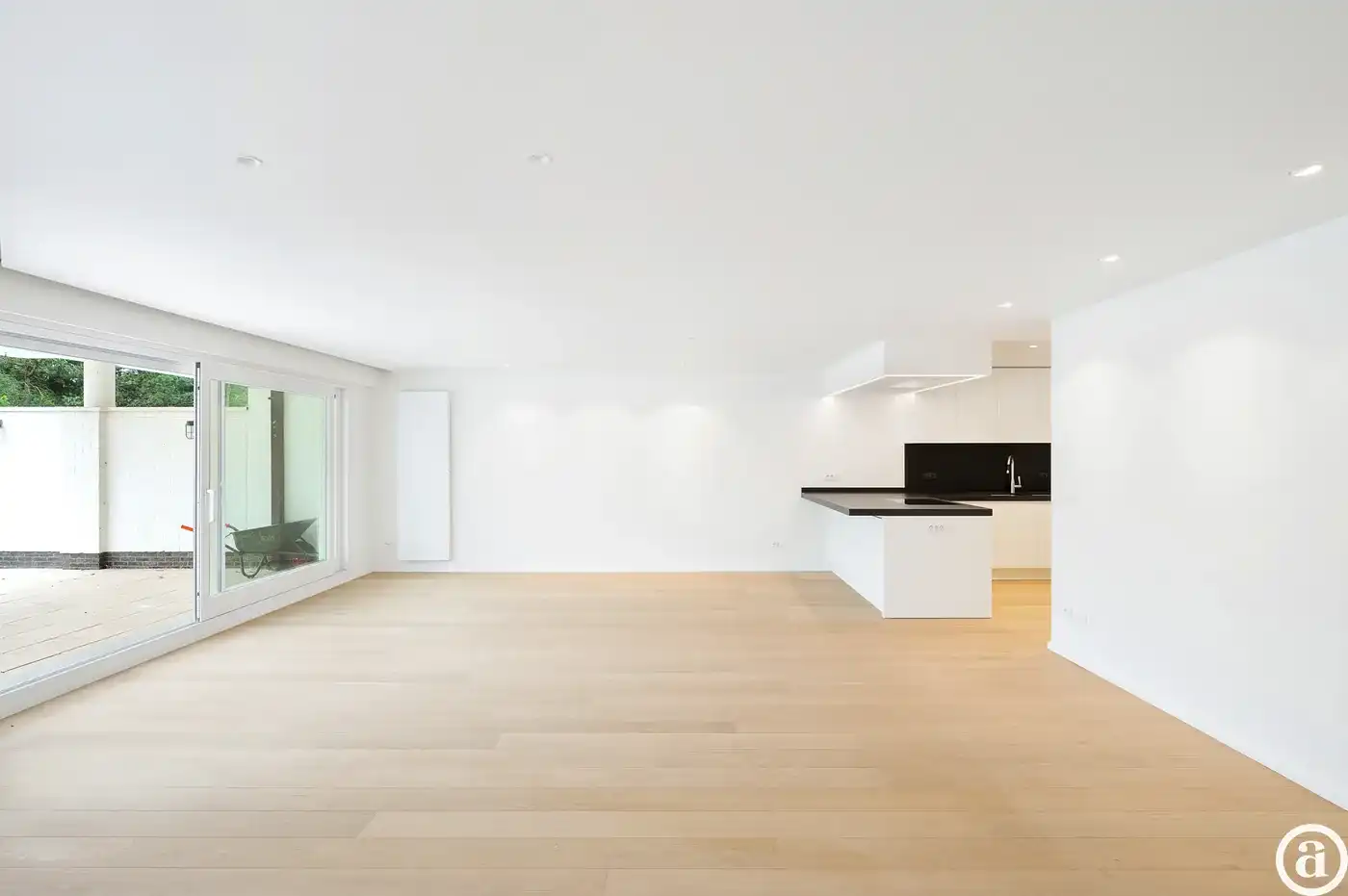 Zonovergoten tuin appartement met groot terras en prachtige tuin gelegen in het exclusieve domein Tennis Gardens. foto 13