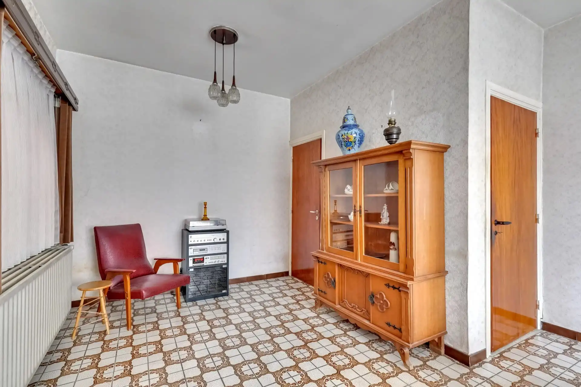 Ruime, centraal gelegen woning met renovatiepotentieel foto 8
