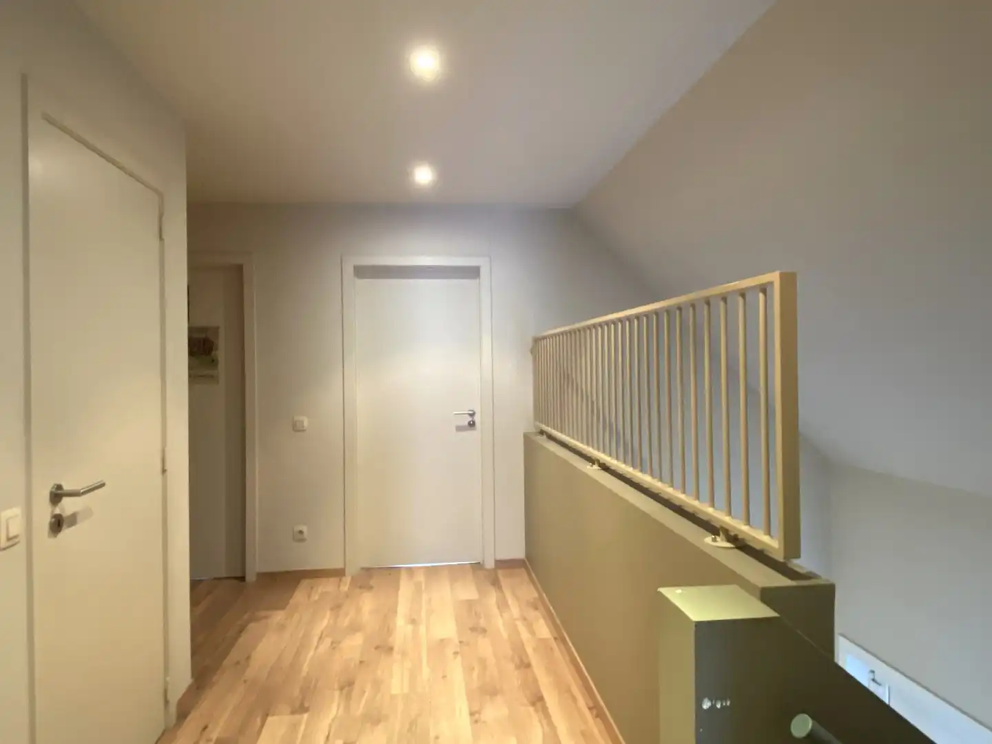 BEDRIJFSWONING/CONCIËRGEWONING MET 4 SLPKS EN TUIN foto 10