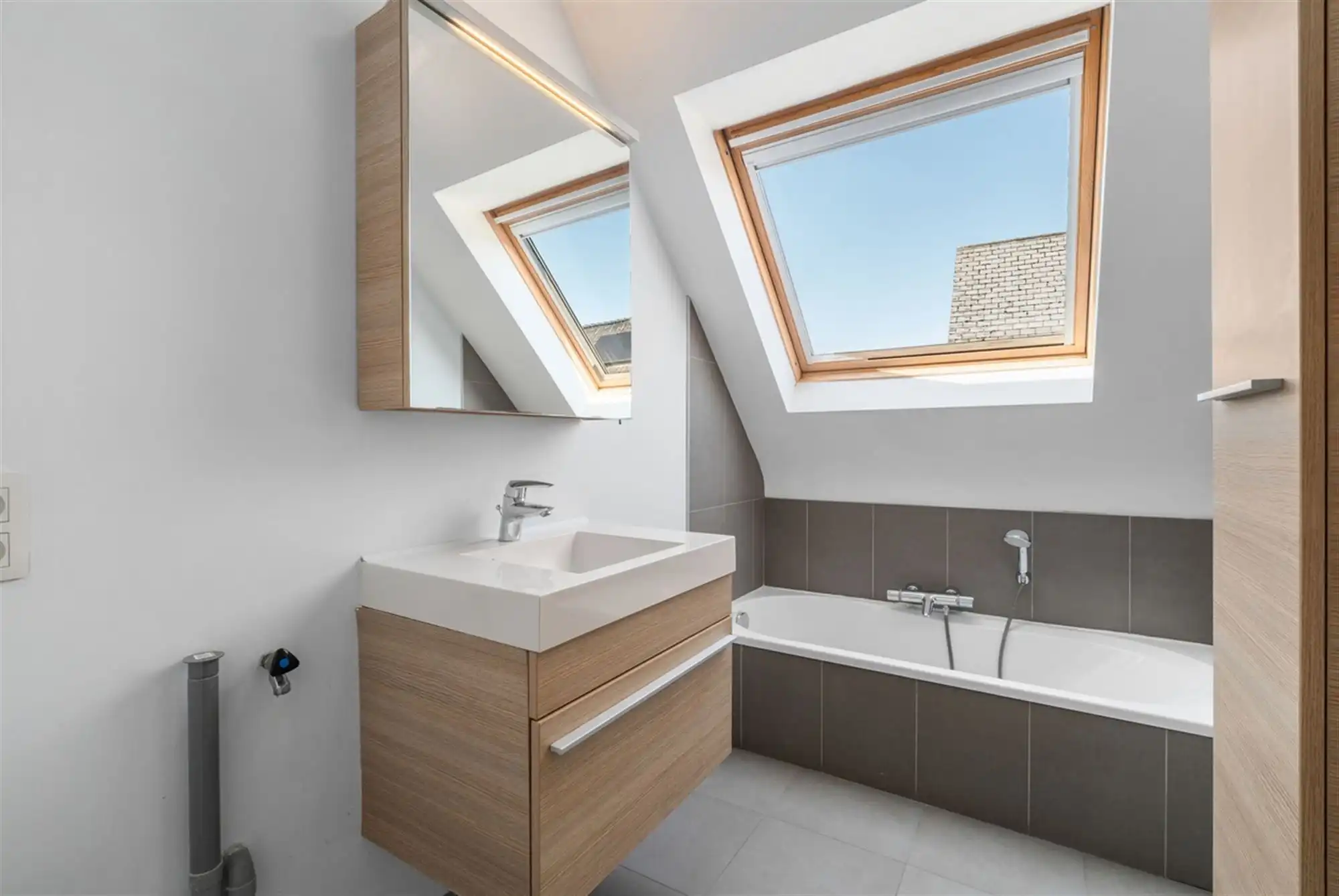 Mooi DORPS-APPARTEMENT met 2 slaapkamers, terras & zolder foto 13