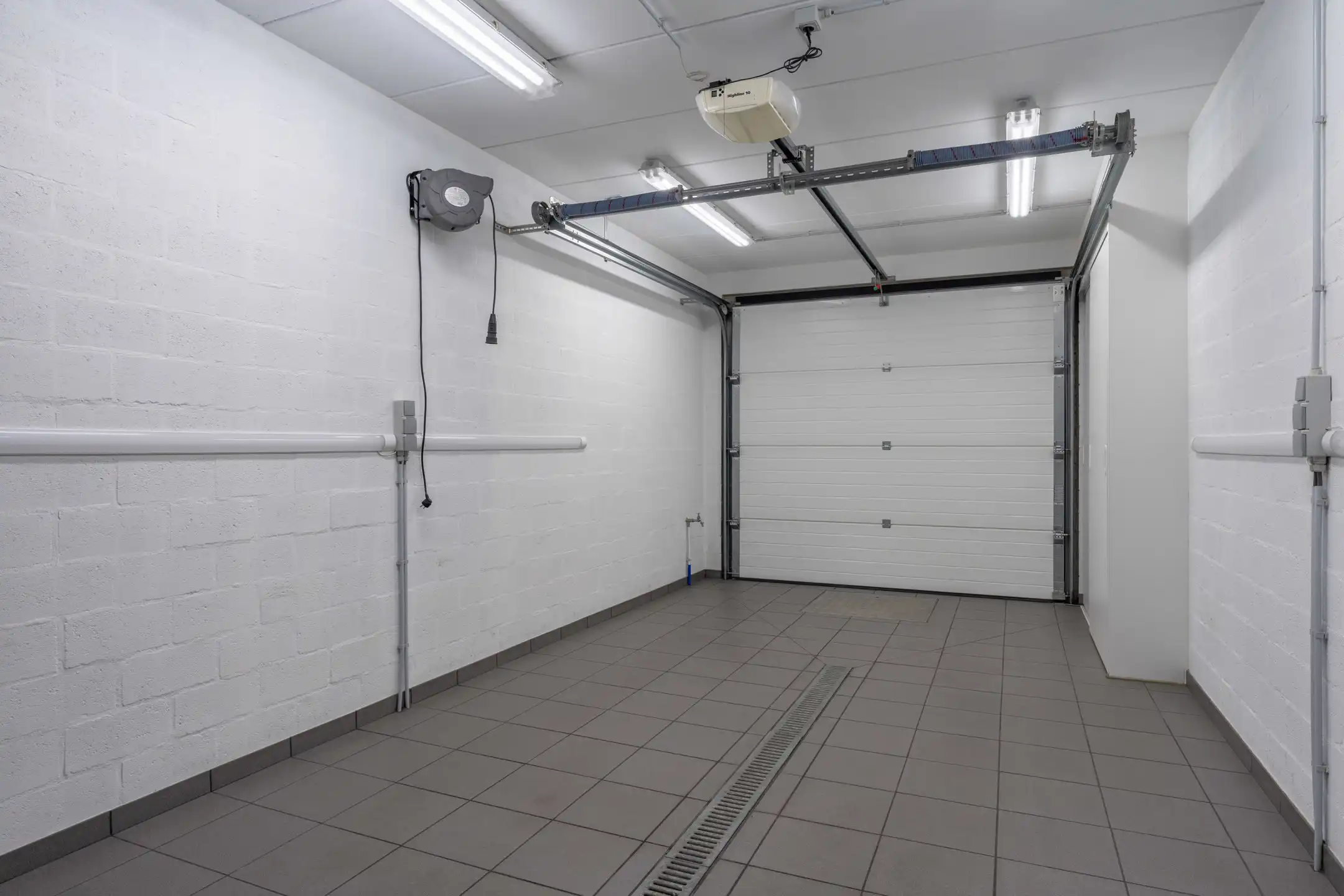 Ruime moderne woning met garage en tuin nabij het centrum van Turnhout. foto 15