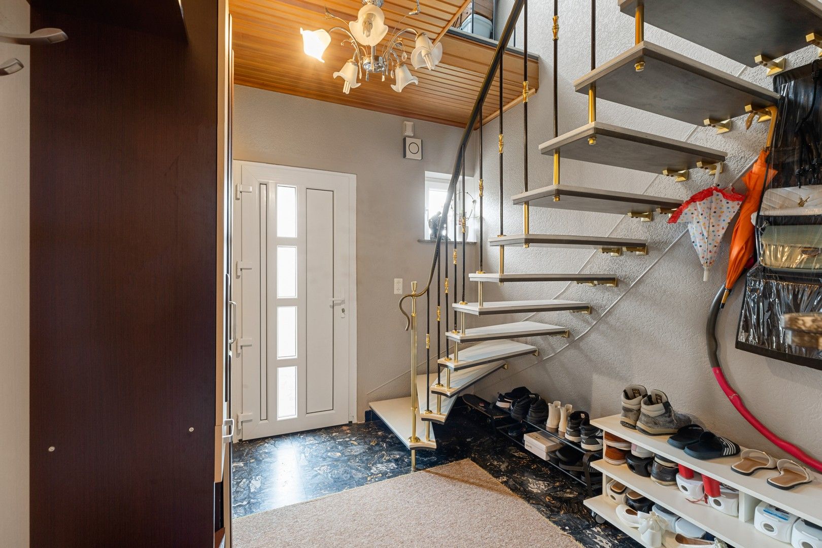 Halfopen gezinswoning in het hart van het landelijke Gontrode, met zicht op agrarisch gebied foto 11