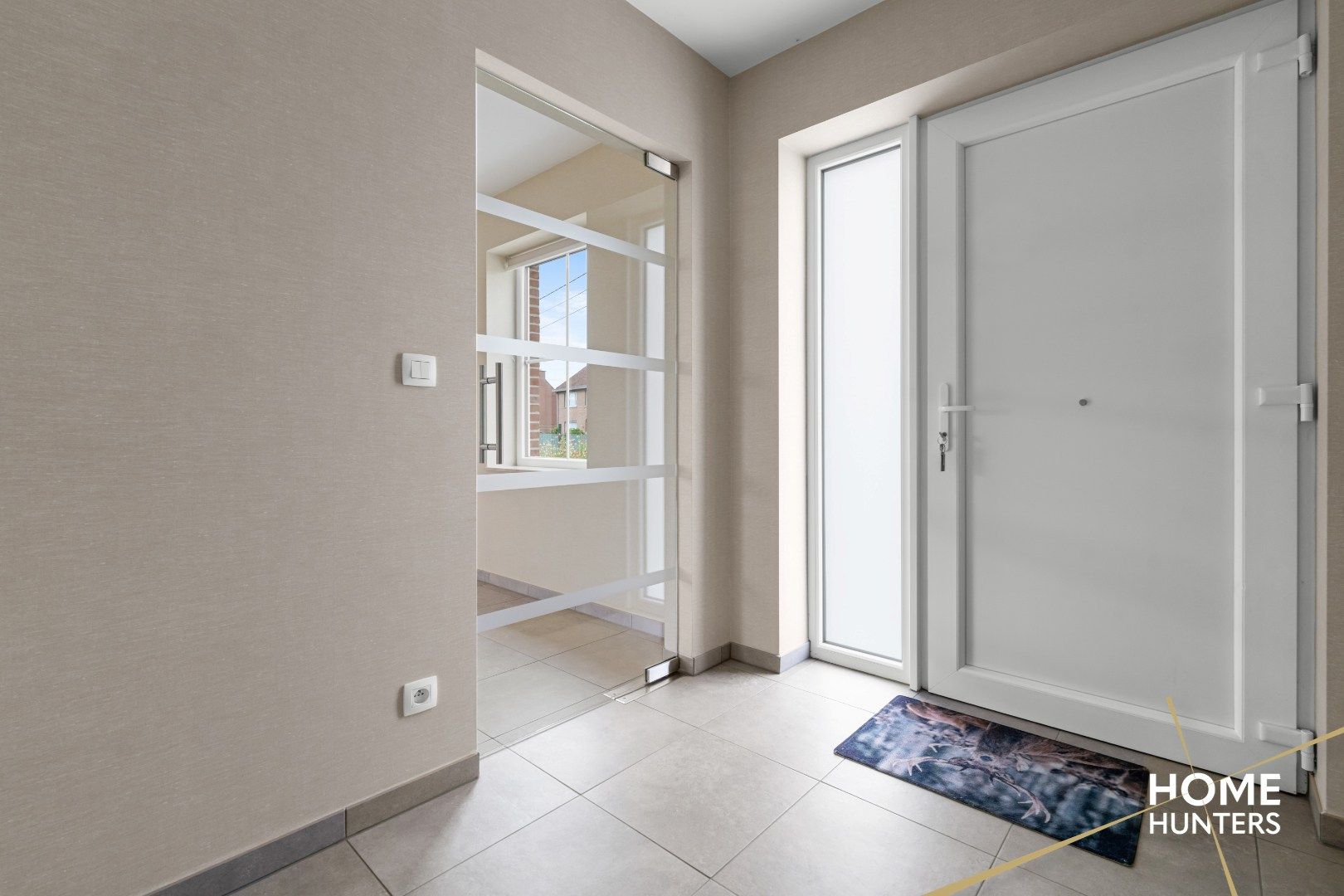 Luxe gelijkvloerse nieuwbouwvilla met 2 slaapkamers en een ruime garage op een groot perceel foto 15
