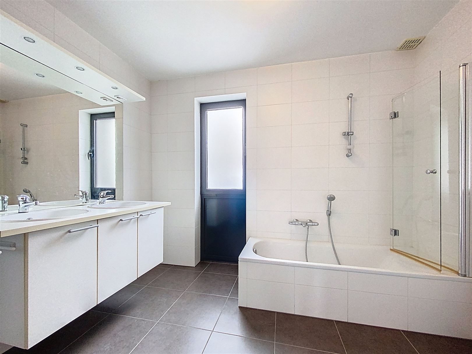 Instapklare woning nabij centrum Brasschaat  foto 11