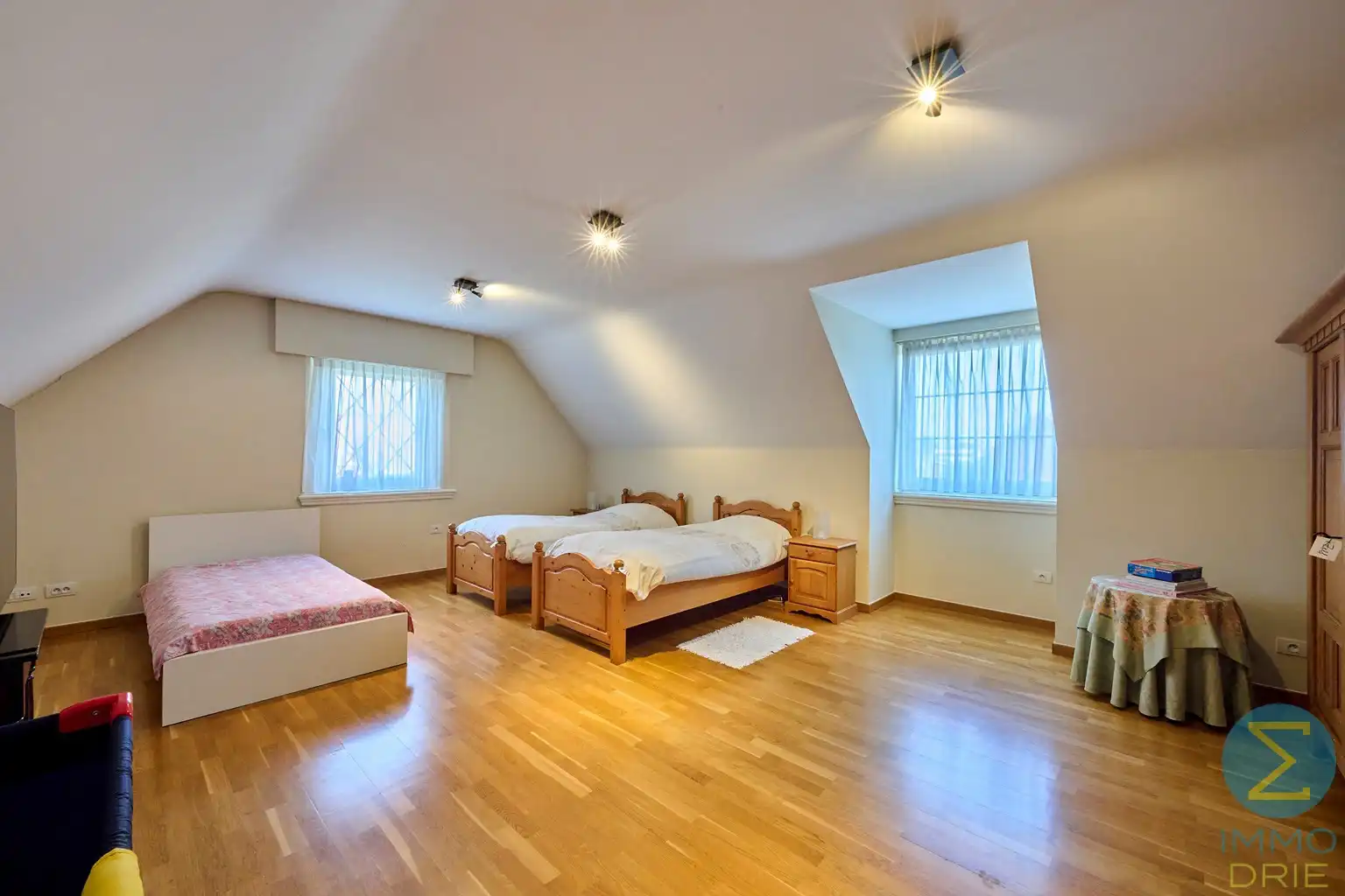 Exclusieve villa met bijgebouwen op 6.660m² grond foto 17
