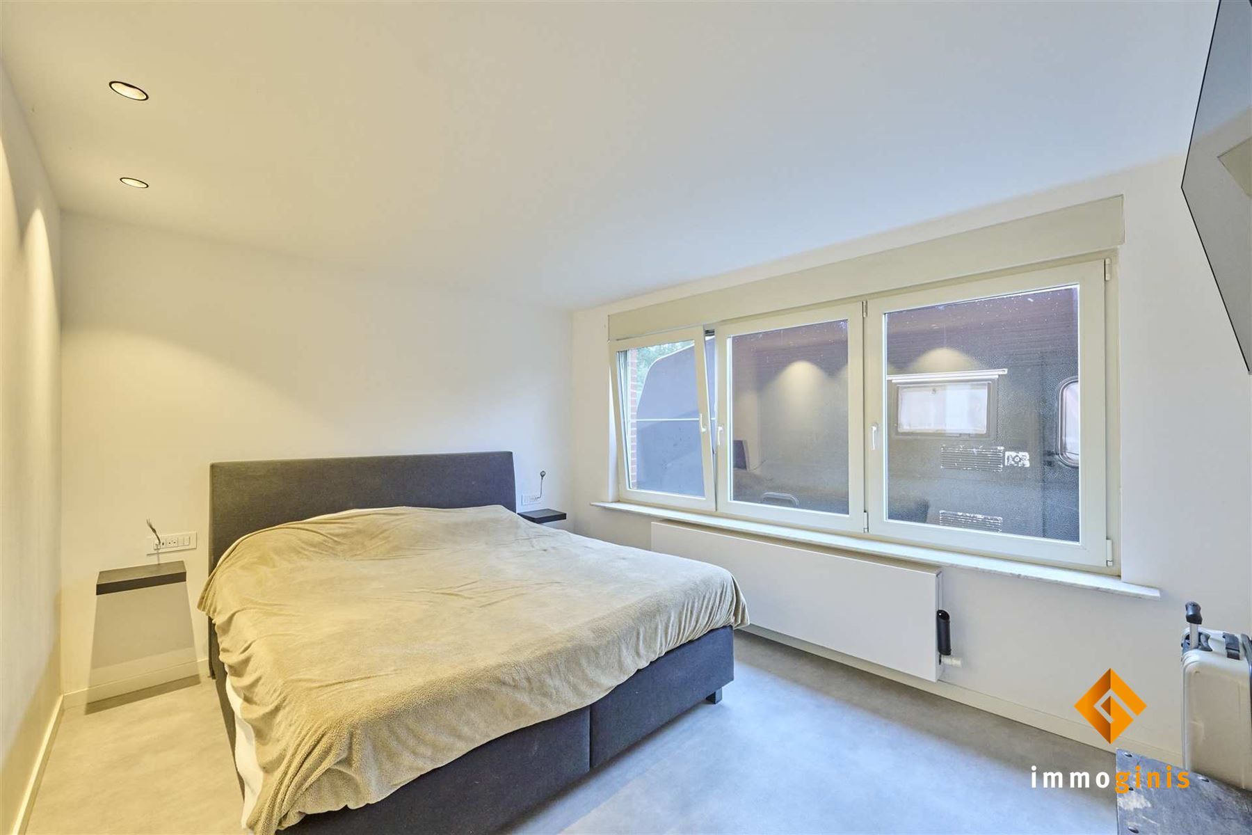 Ruime, gerenoveerde woning met 6 slaapkamers en loods (180m²) op een perceel van 71a44ca. foto 12