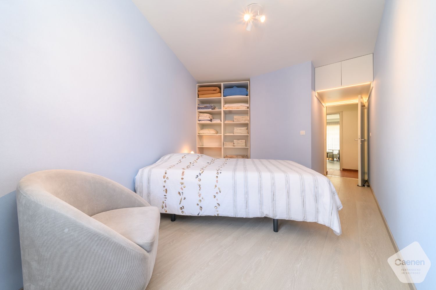 Recent gerenoveerde studio met aparte slaapkamer en terras in hartje De Panne foto 5