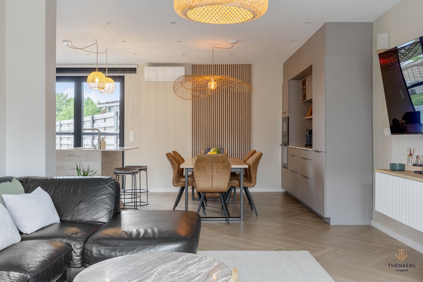 GEMODERNISEERDE GEZINSWONING MET 4 SLAAPKAMERS. foto 4