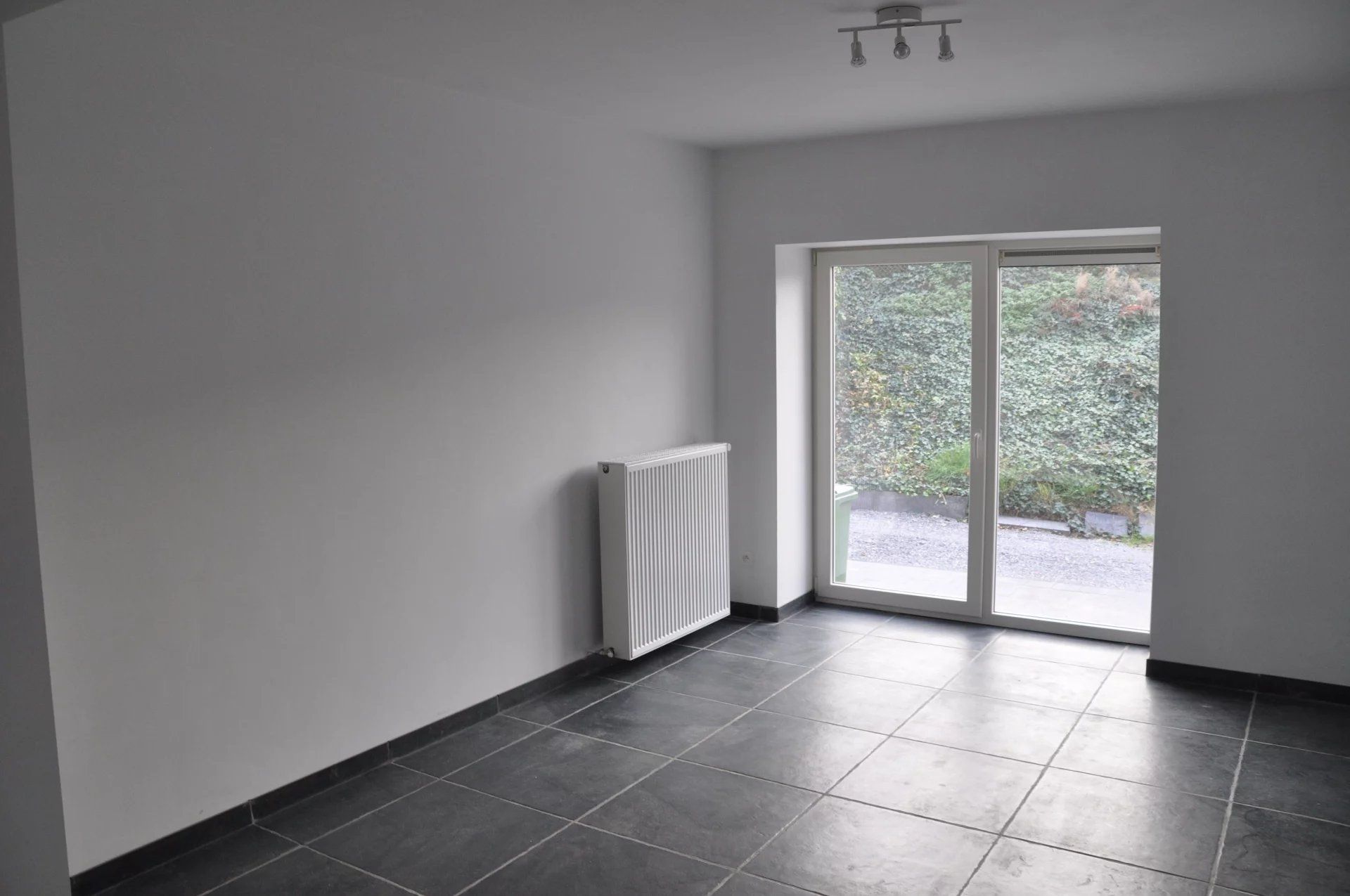 LANDELIJKE EN GEZELLIGE WONING MET 3 SLPK EN LEUKE ONDERHOUDSVRIENDELIJKE TUIN/TERRAS IN BILZEN (WALTWILDER) foto 8
