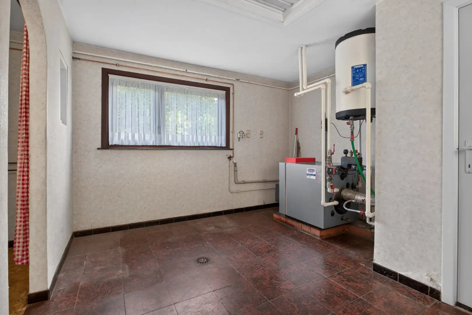 Ruime gezinswoning met 5 slaapkamers op een perceel van 23a 36ca foto 13