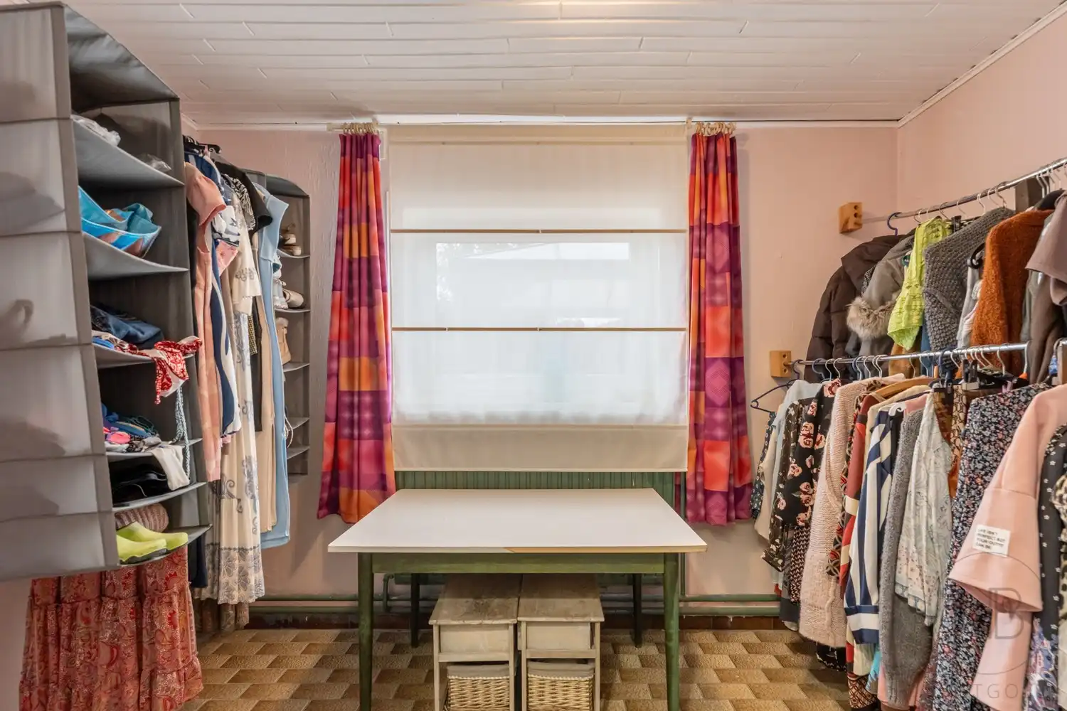 Ruime halfopen woning met 5 slaapkamers en een zolder om verder in te richten! foto 12