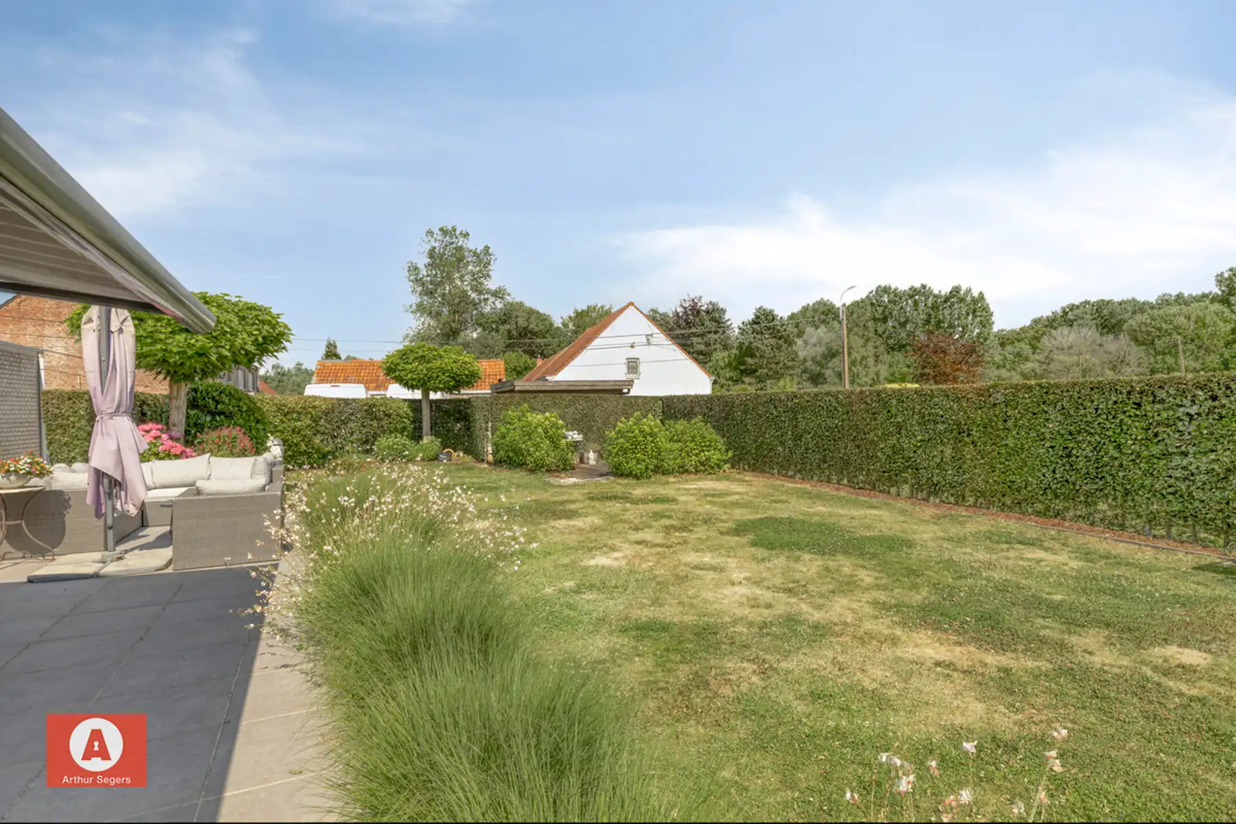 Unieke multifunctionele eigendom (woning met werkplaats) foto 3