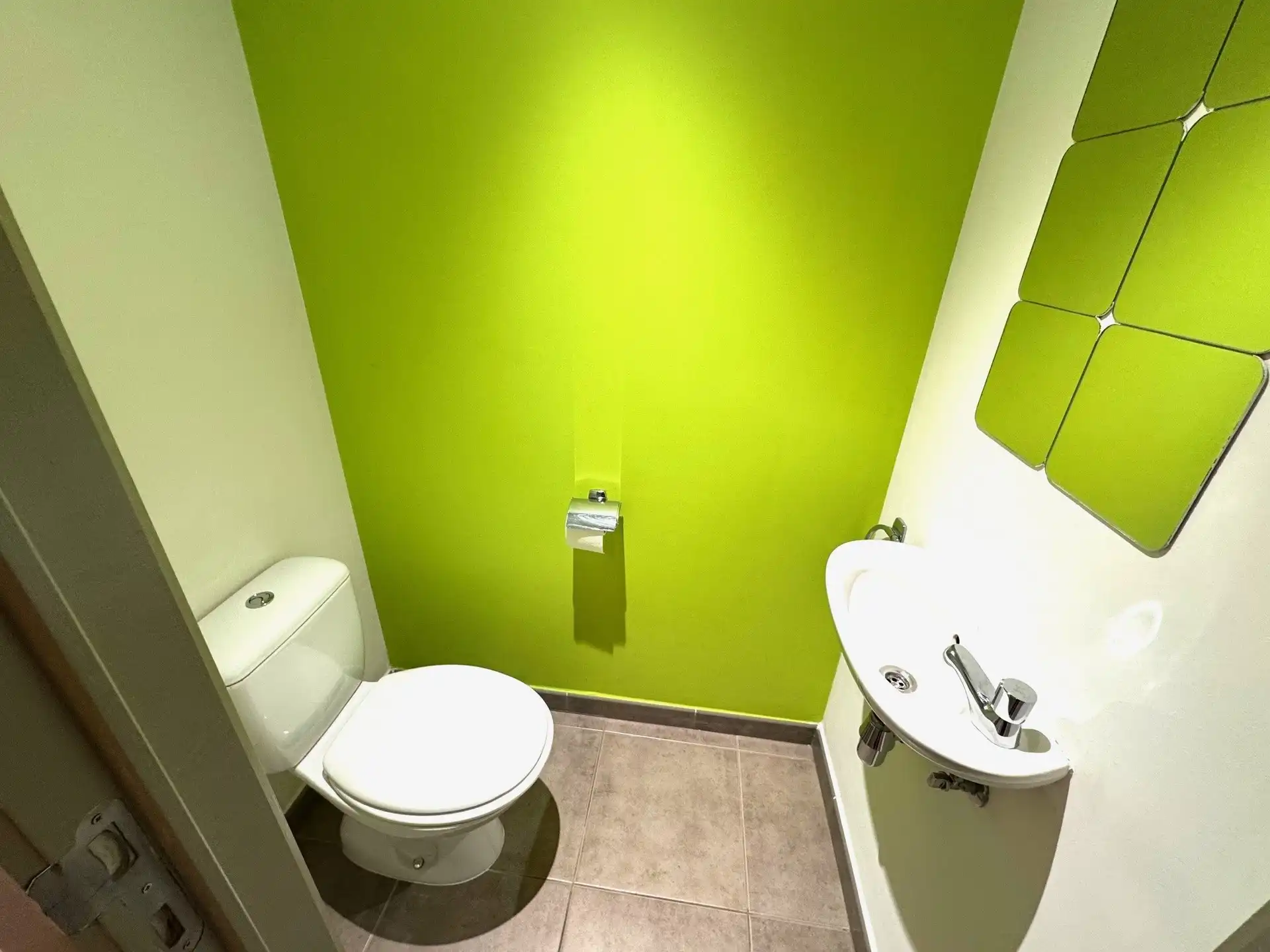 Verzorgd en instapklaar éénslaapkamerappartement te koop in het hart van De Haan, op wandelafstand van winkels, openbaar vervoer en andere voorzieningen. foto 8