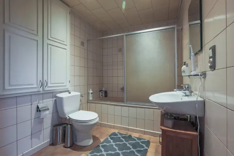 Halfopen woning met 3 slaapkamers, magazijn/ grote garage en tuin op 510 m² foto 7