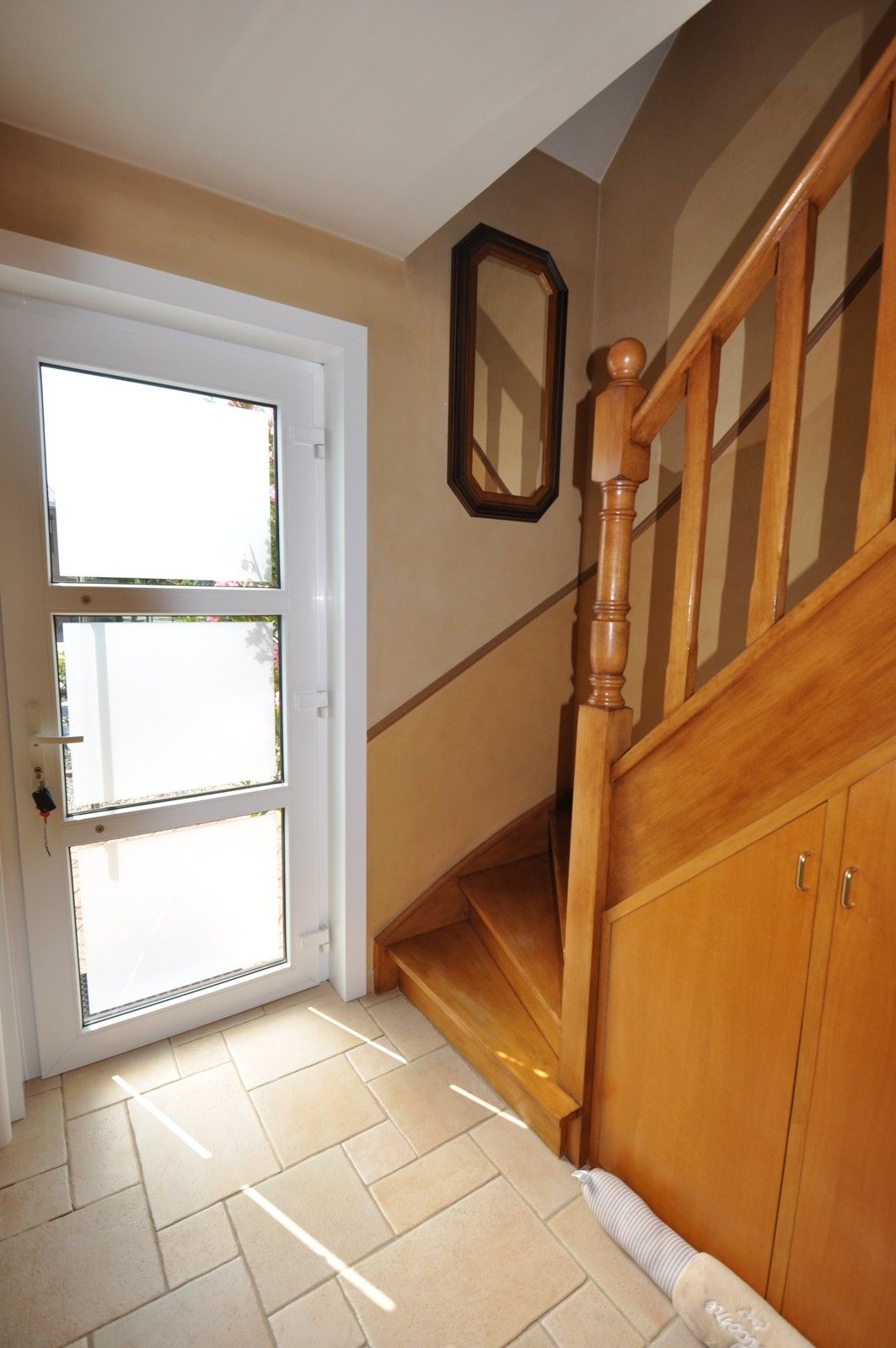 Ruime verzorgde woning met grote tuin en garage ! foto 2