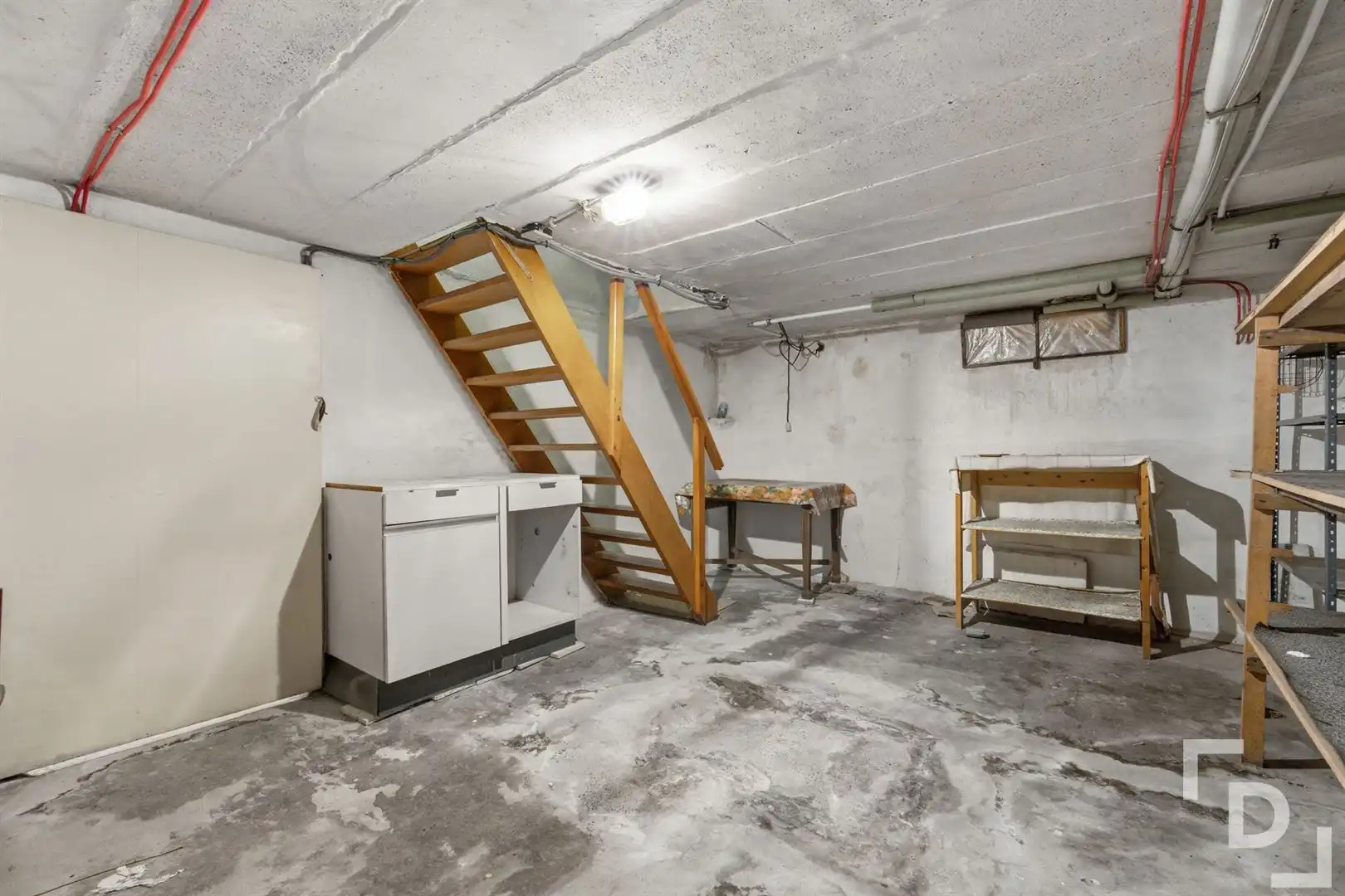 Losstaande woning met landelijke verzichten te koop in Ieper. foto 18