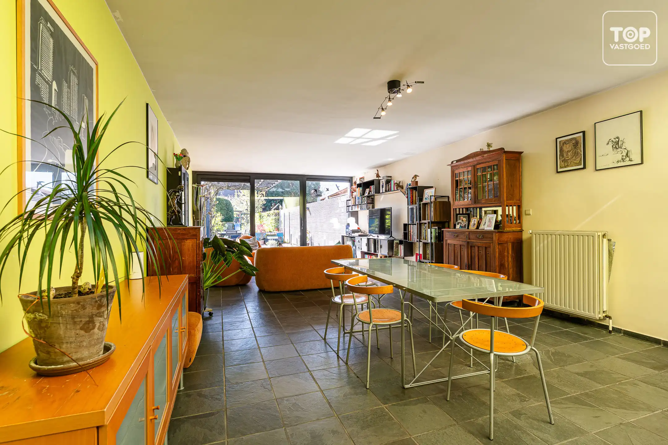 Instapklare woning met 4 slaapkamers, garage en prachtige tuin.  foto 5