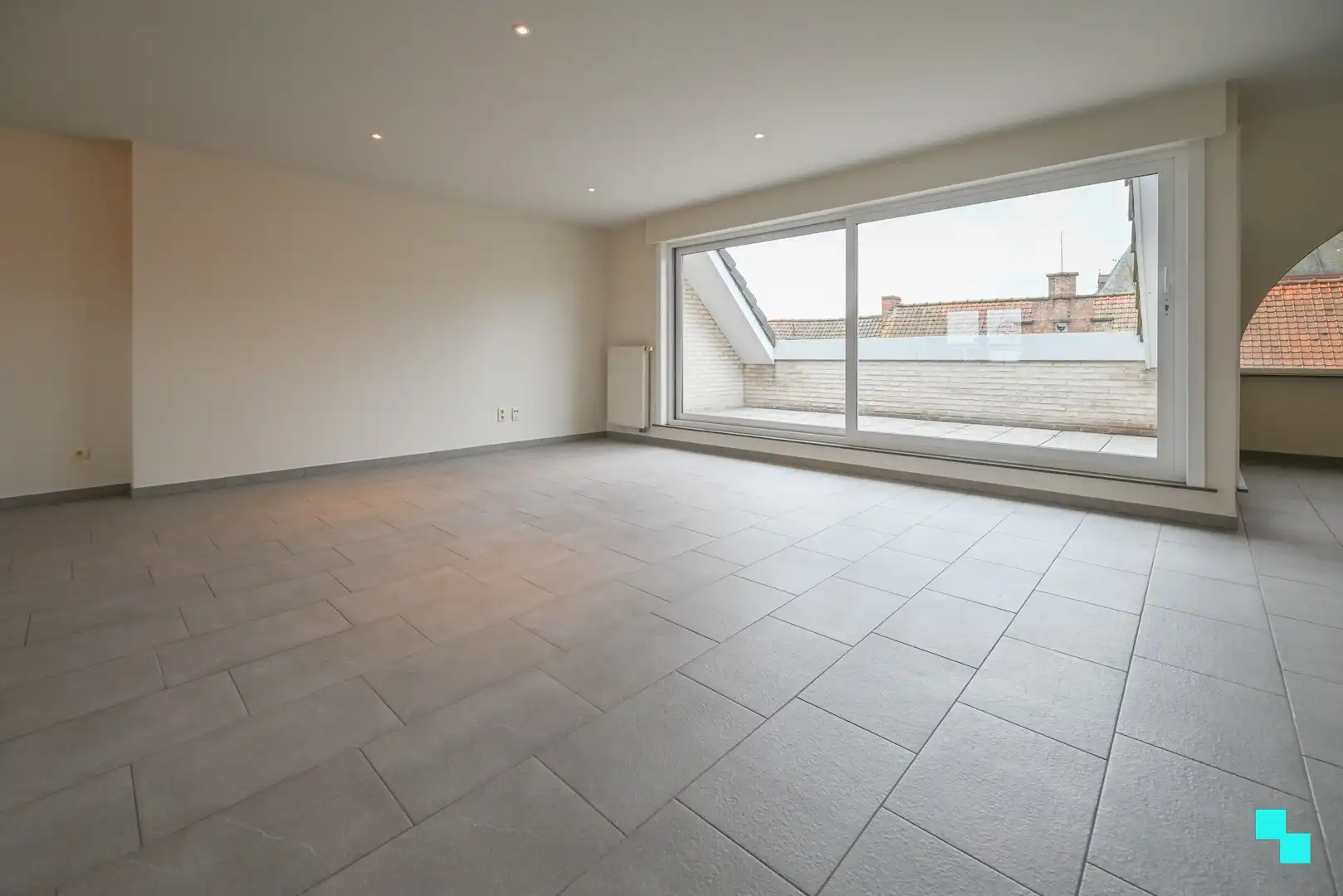 Ruim tweeslaapkamerappartement in het centrum van Izegem foto 5