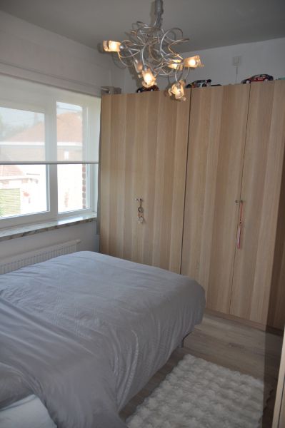 Volledig vernieuwde woning met 3 slaapkamers en garage. foto 24