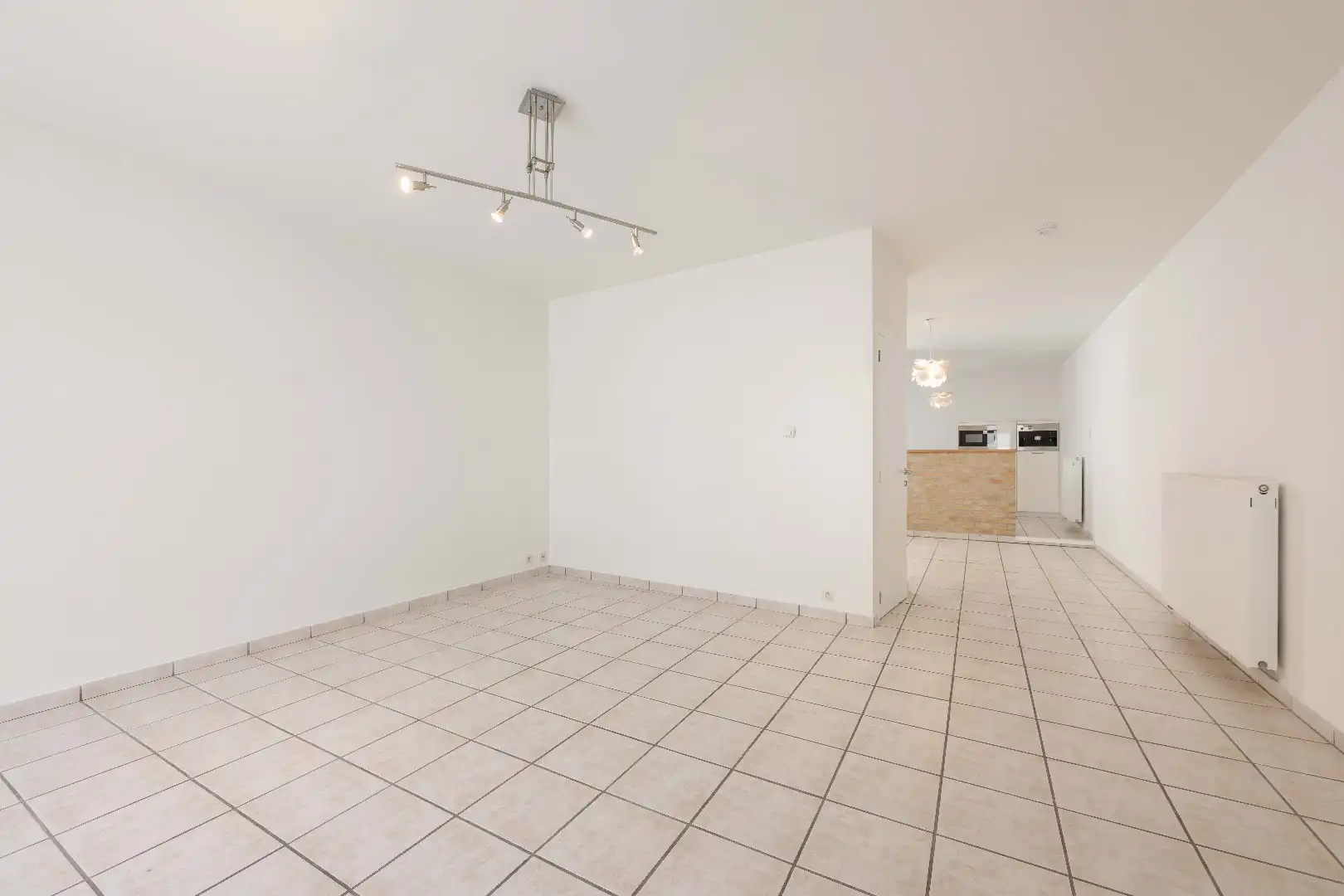 CENTRAAL GELEGEN INSTAPKLARE WONING foto 4