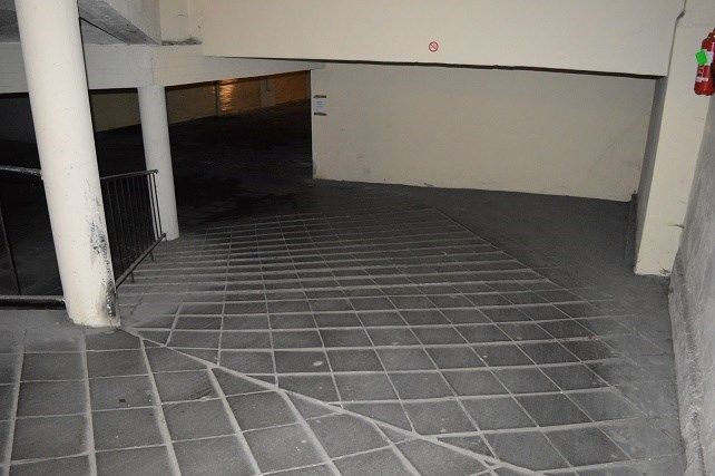 Garagebox aan de rugzijde vd Zeedijk, nabij Casinoplein foto 6