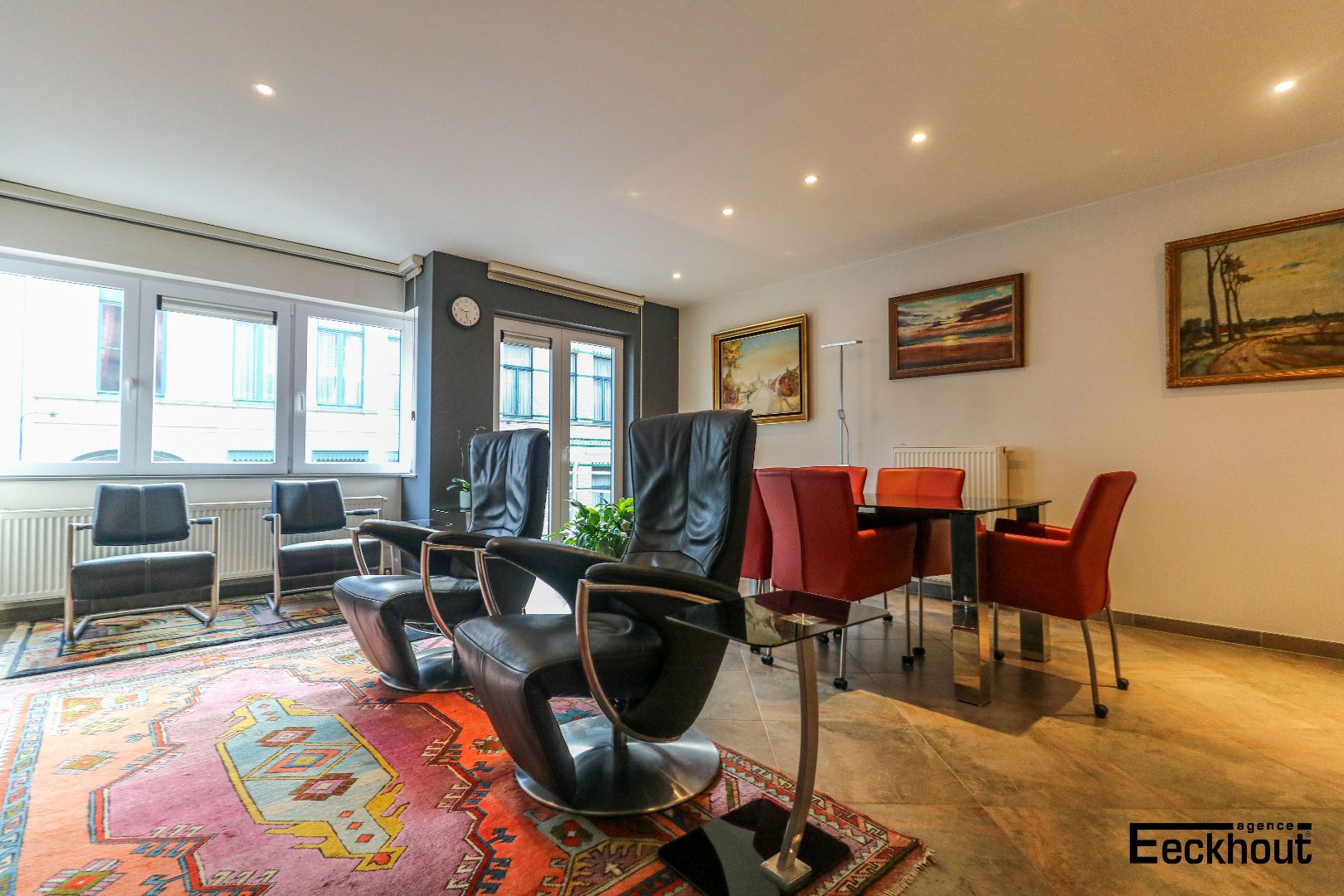 Instapklaar 2-slaapkamer appartement met groot zonneterras te Oostende! foto 5