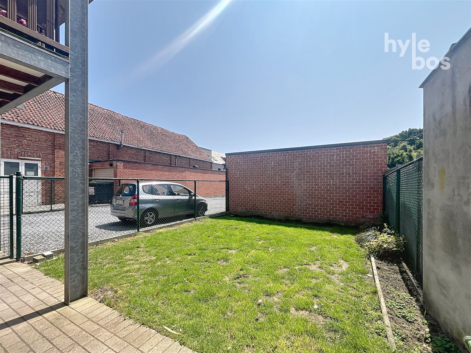 Gelijkvloers 3 slaapkamer appartement met tuin en garage foto 13