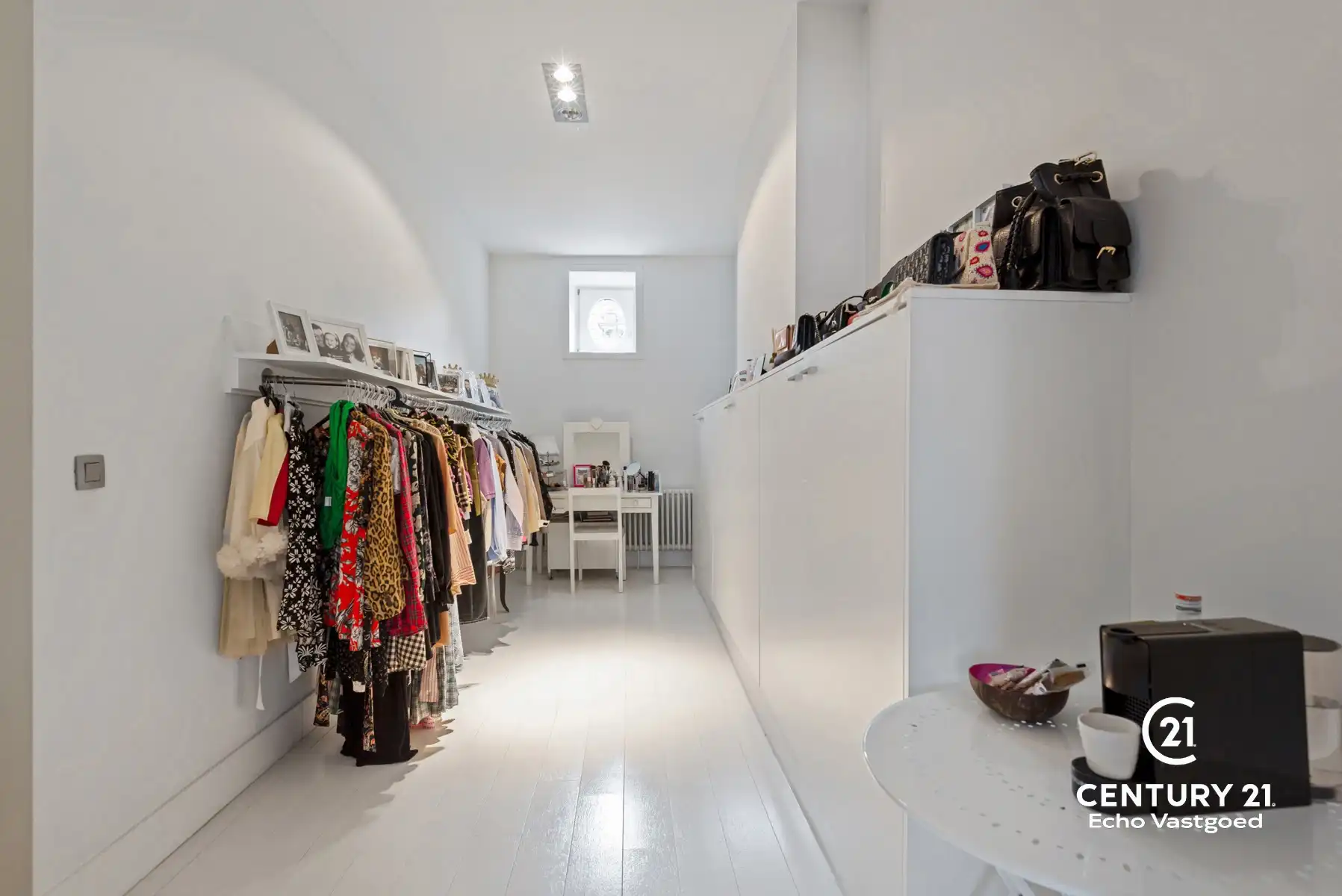 Groot handelspand met luxe duplexappartement en grote garage foto 27