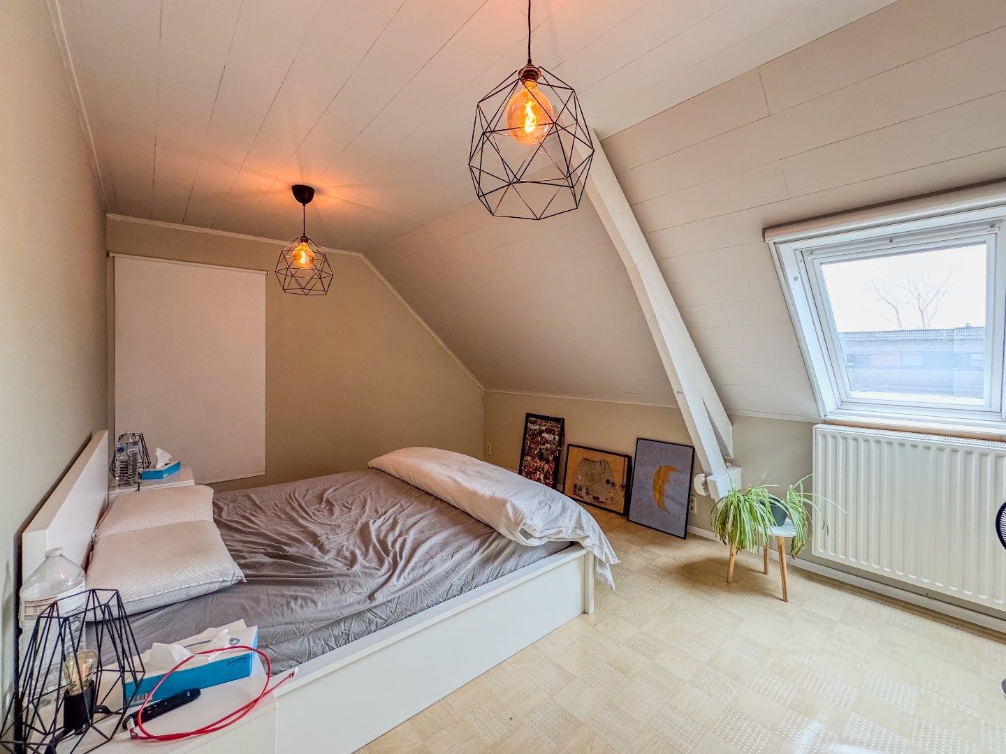 Prachtig gerenoveerde woning met 4 slaapkamers, dubbele carport en tuin. foto 15