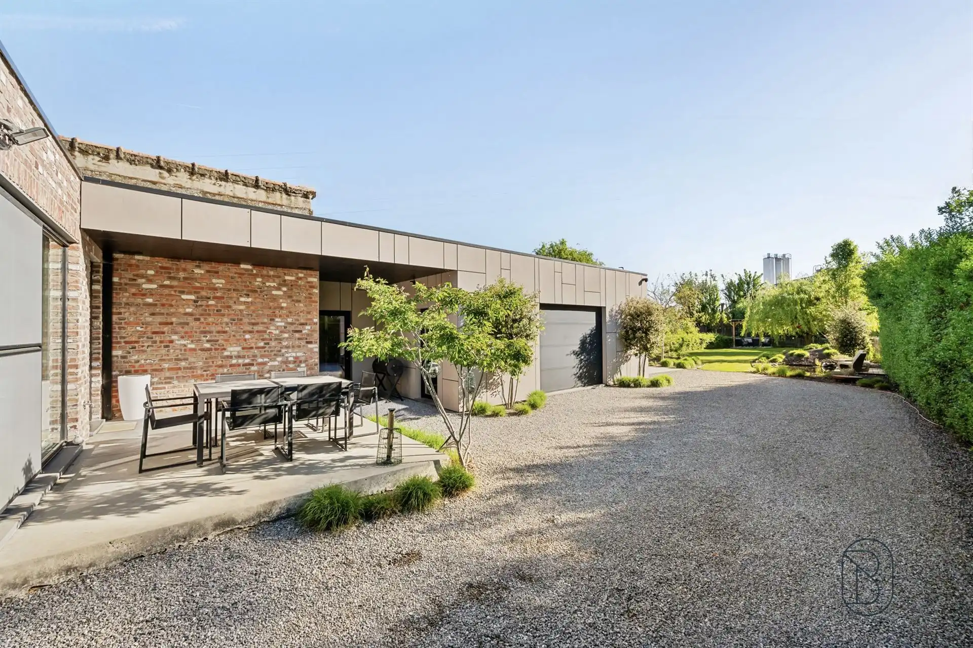 Ruime, instapklare HOB met tuin en multifunctionele garage! foto 2