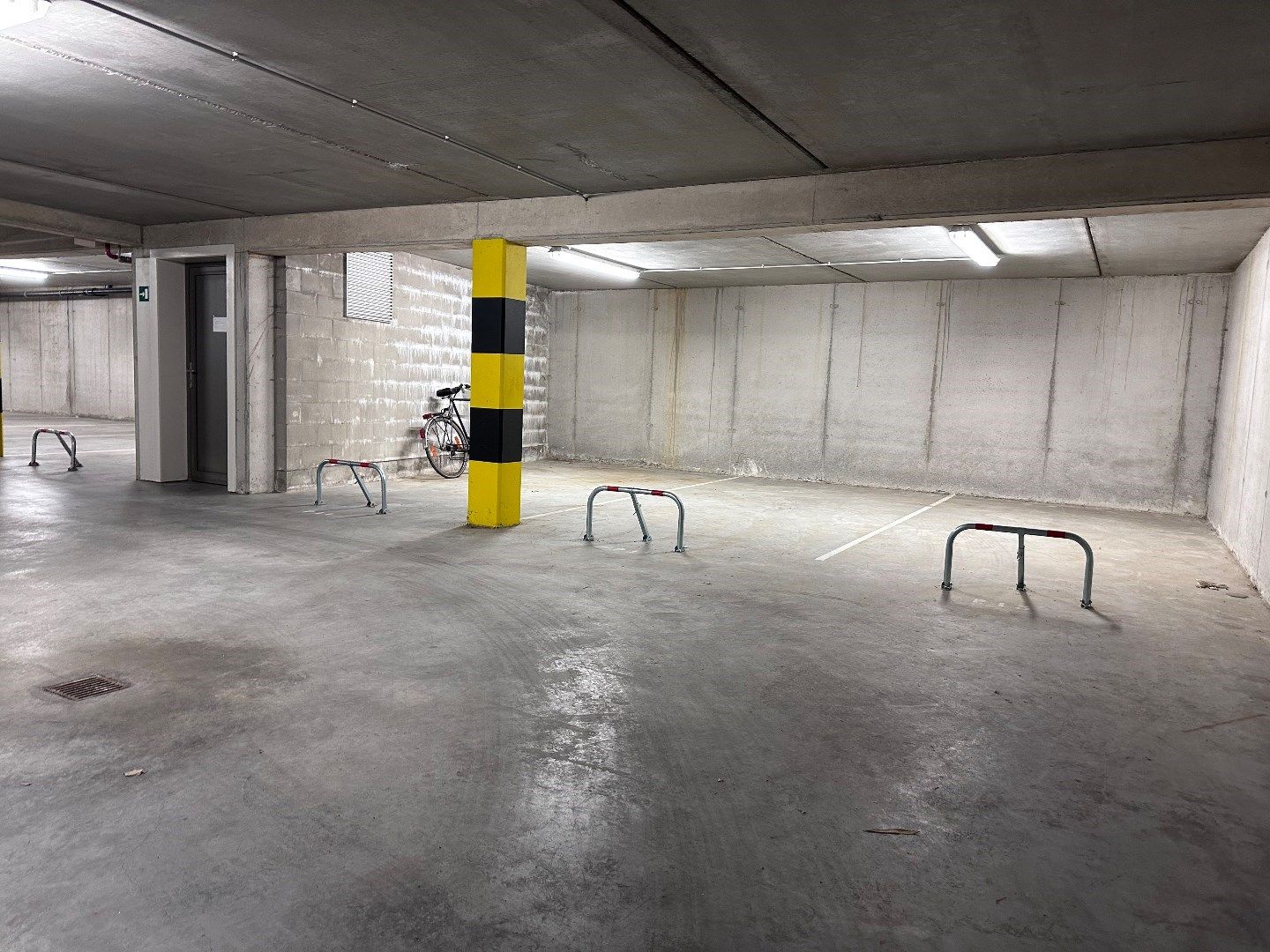 Ondergrondse parkeerplaats in centrum Gistel  foto 12