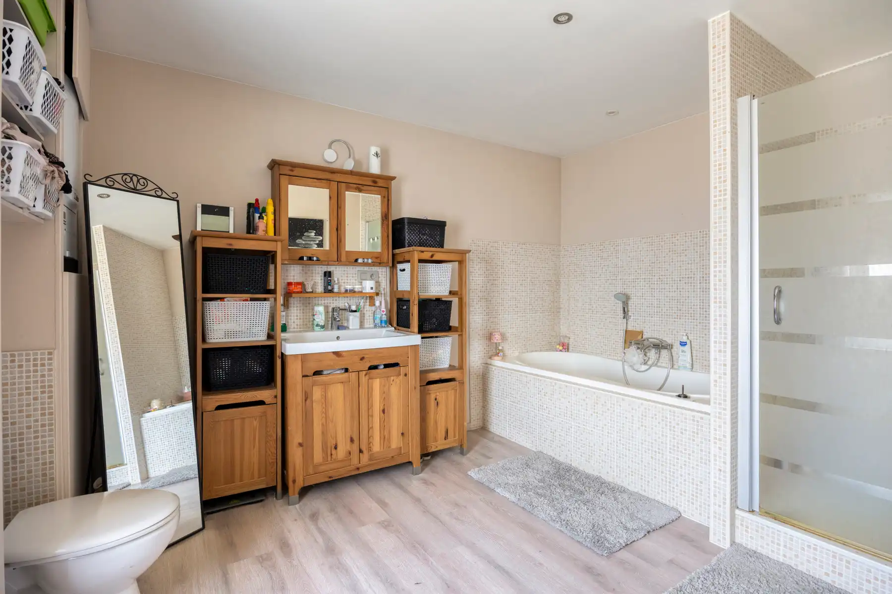 Instapklare HOB met 3 slaapkamers en aangelegde tuin foto 11