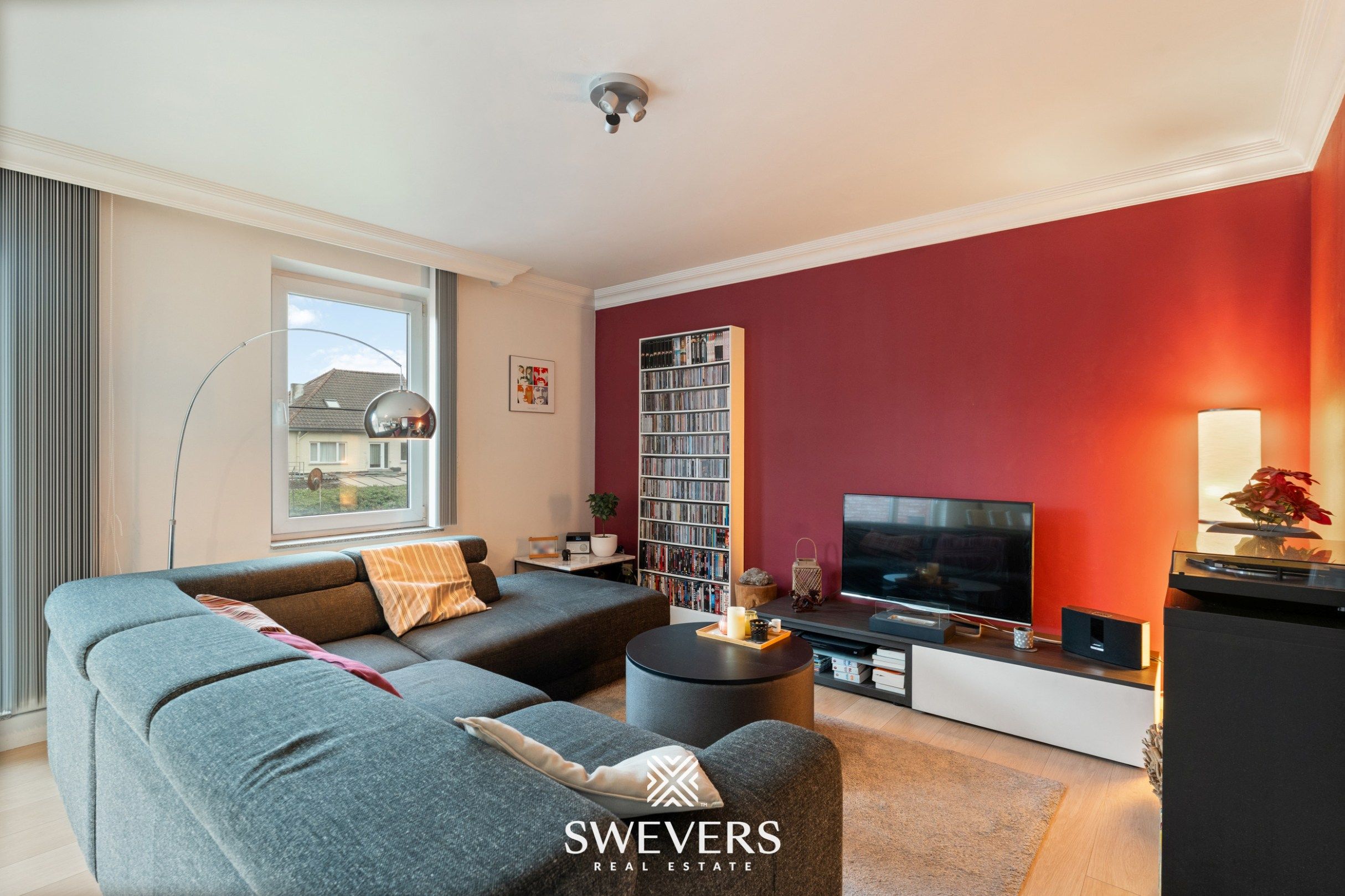 Lichtrijk Appartement met Zuidterras in Hartje Koersel. foto 3