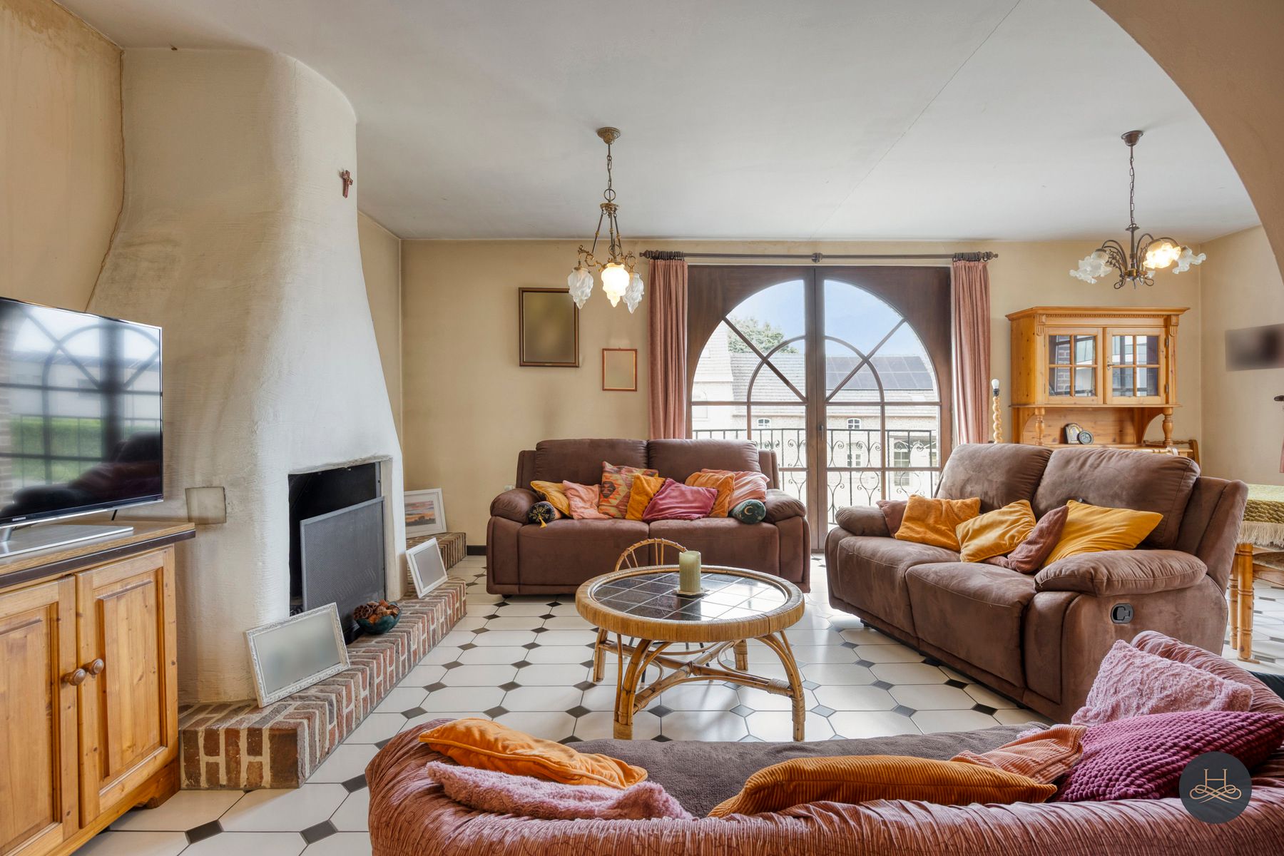 Ruime woning met handelsruimte en veel potentieel foto 5