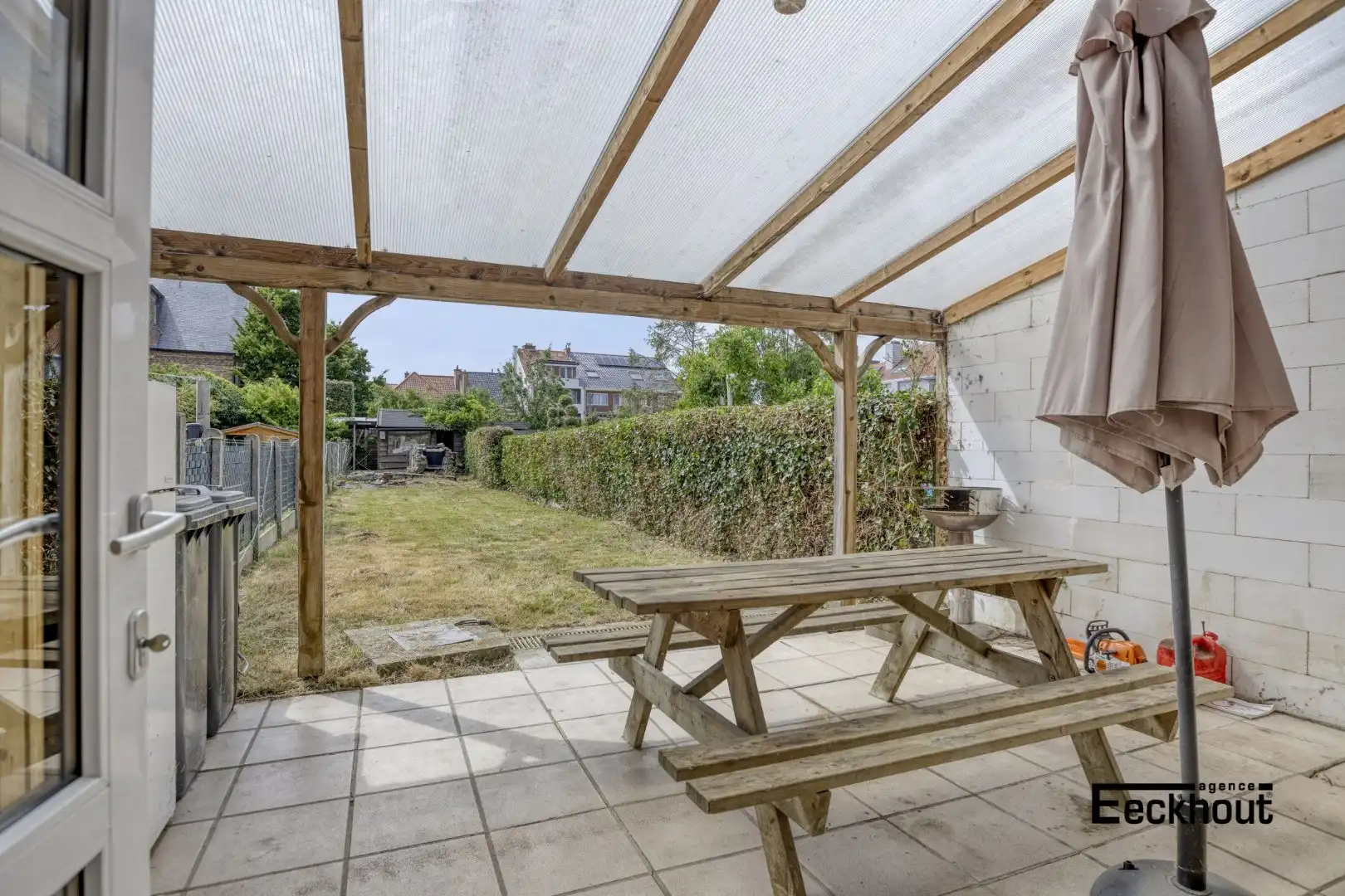 Ruime woning met diepe tuin in een rustige straat te Oostende! foto 9