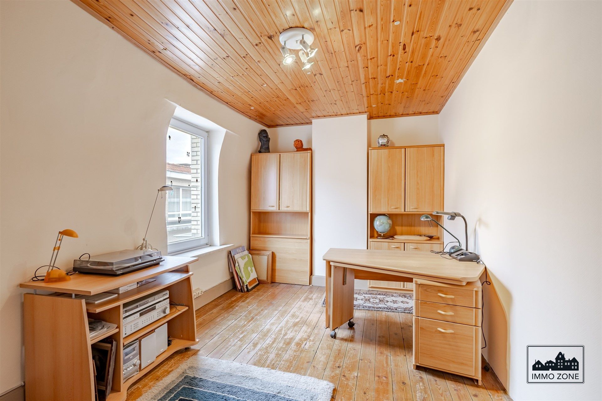 Herenhuis met dubbele garage op steenworp van Grote Markt foto 15