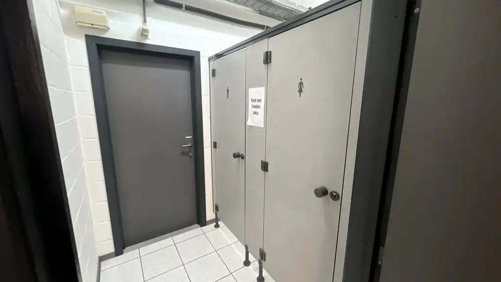 Functioneel bedrijfspand te huur in industriepark E17/4 te Lokeren foto 14