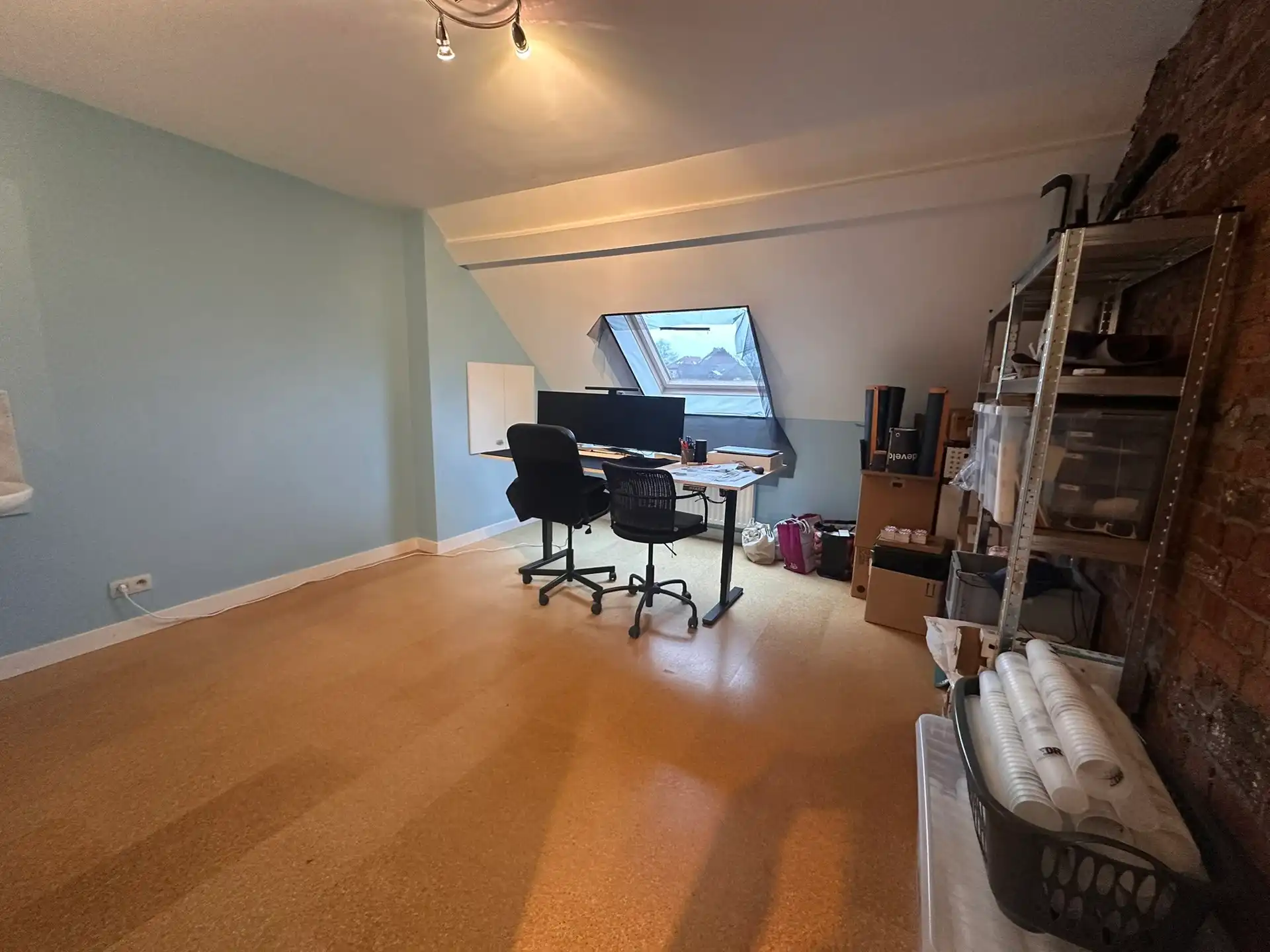 WONING MET 3 SLPK, TERRAS, TUINTJE EN 2 AUTOSTAANPLAATSEN foto 12