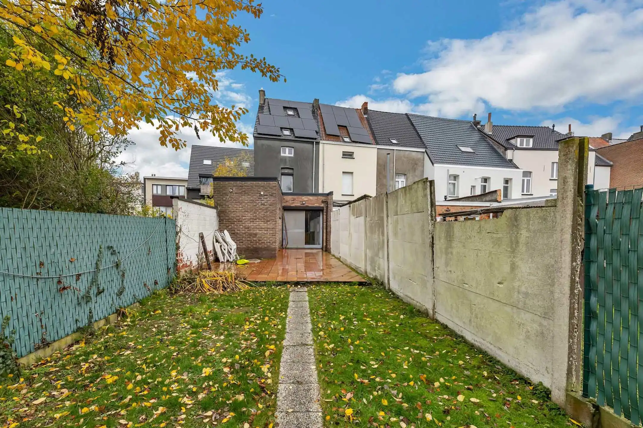 Gesloten bebouwing met 4 slaapkamers en tuin foto 18
