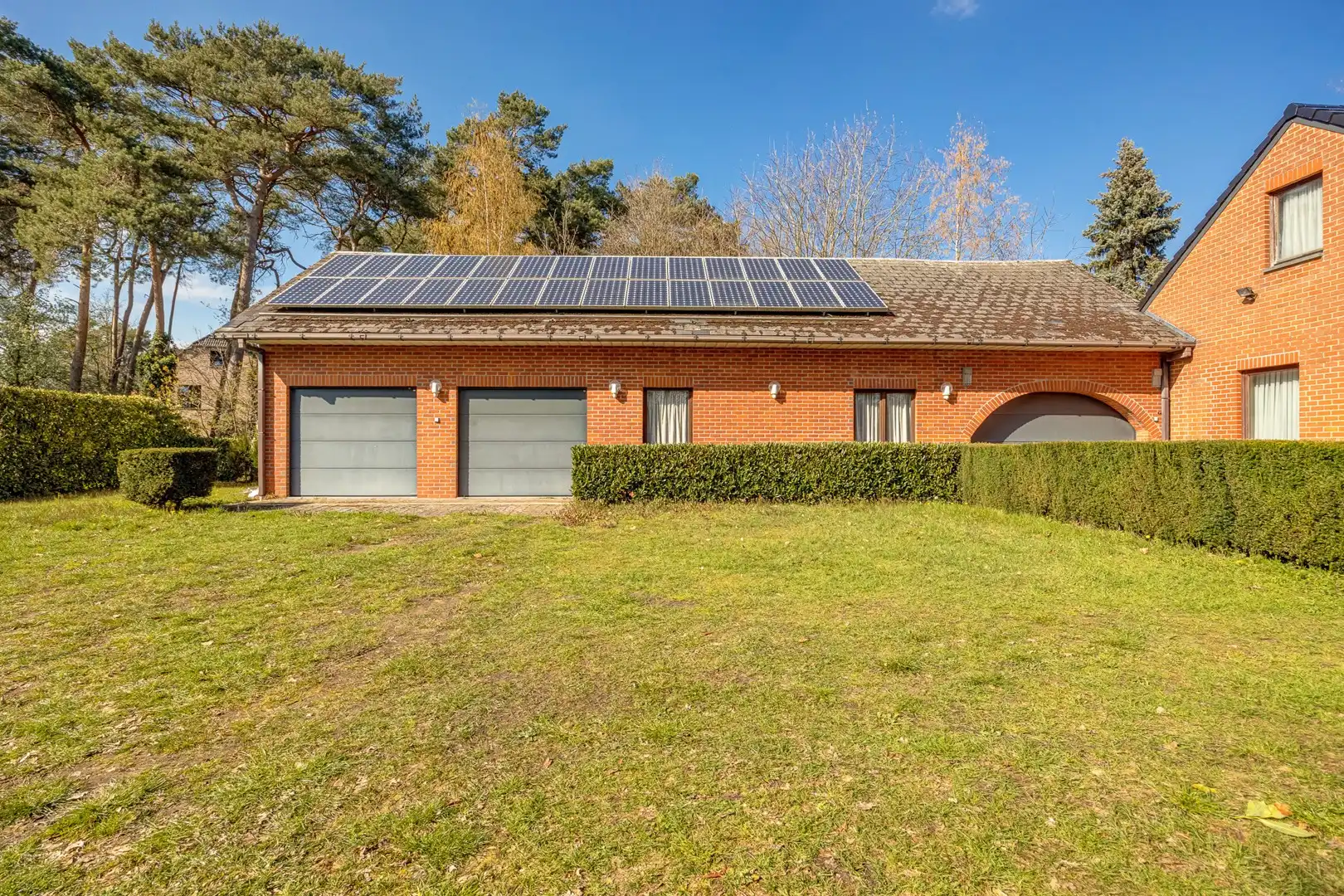 Vrijstaande woning met veel ruimte, omgeven door groen. foto 4